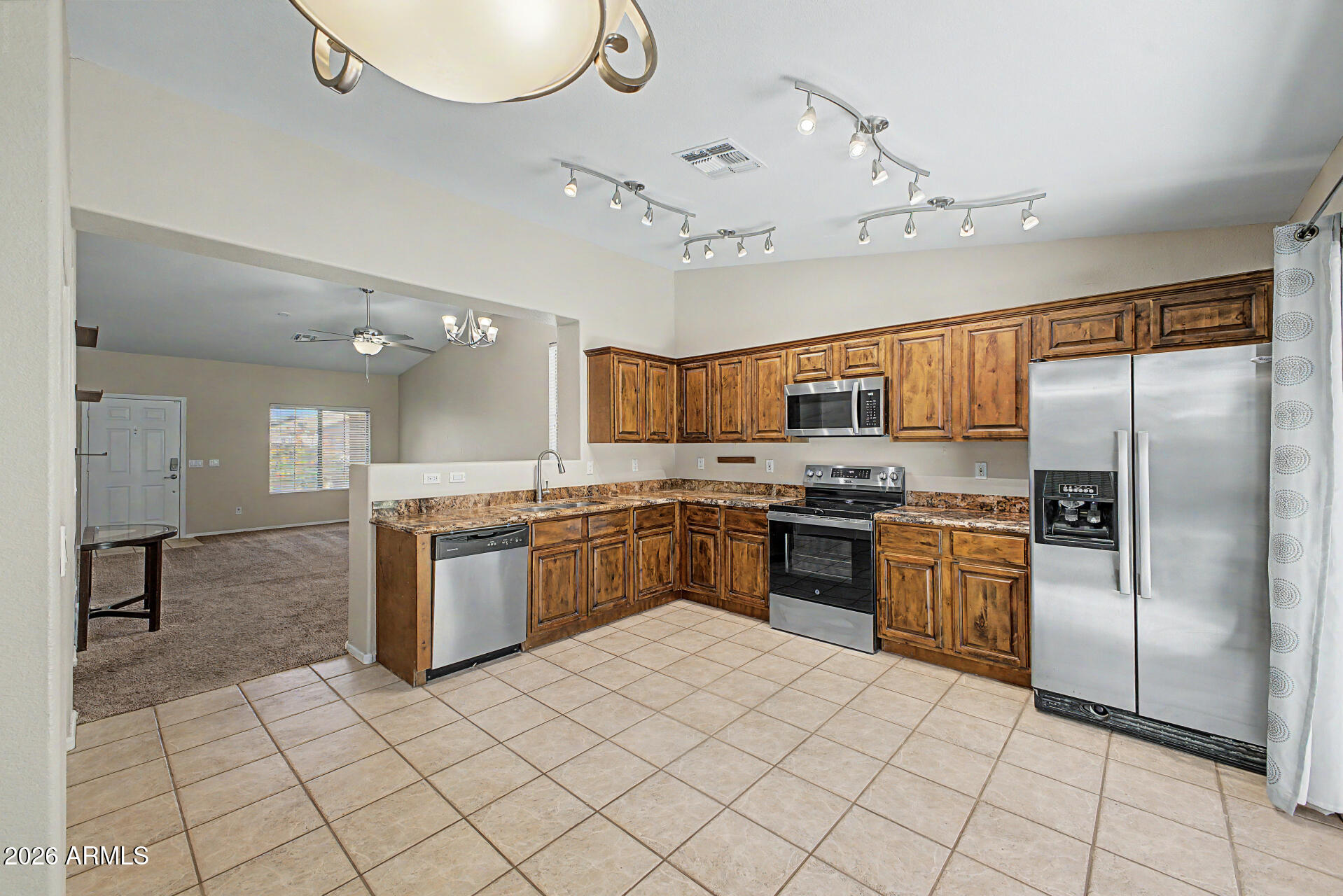 LAS BRISAS POINTE - Residential