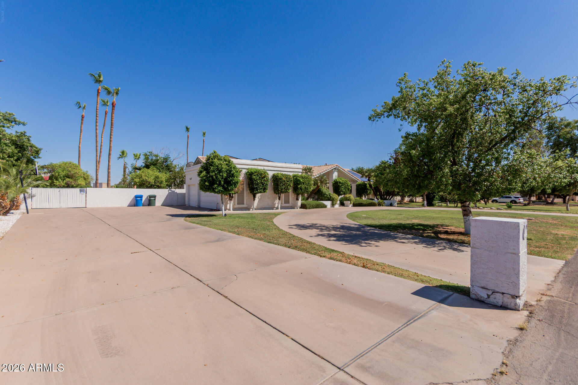 CAMELBACK FARMS - Residential