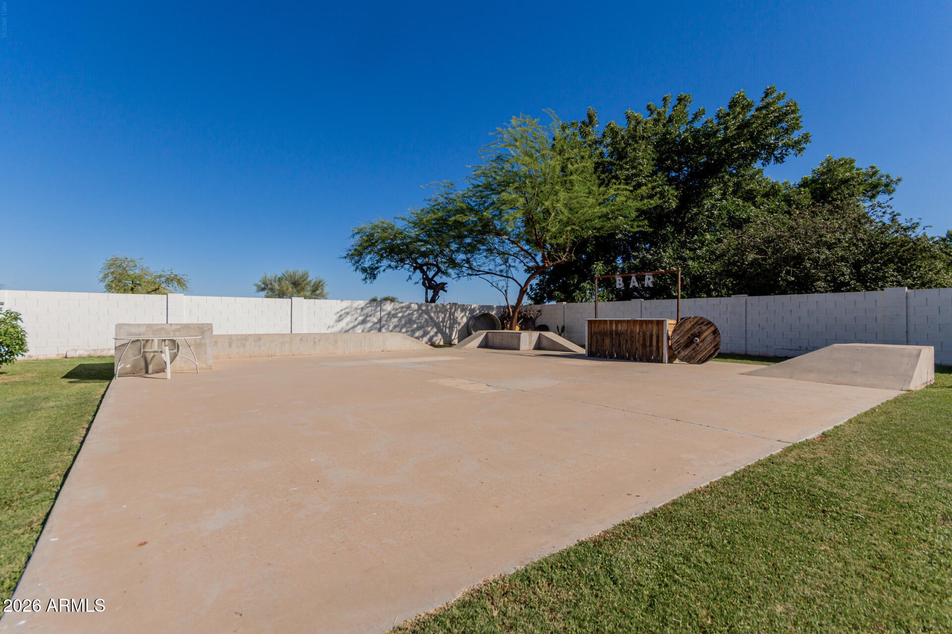 CAMELBACK FARMS - Residential