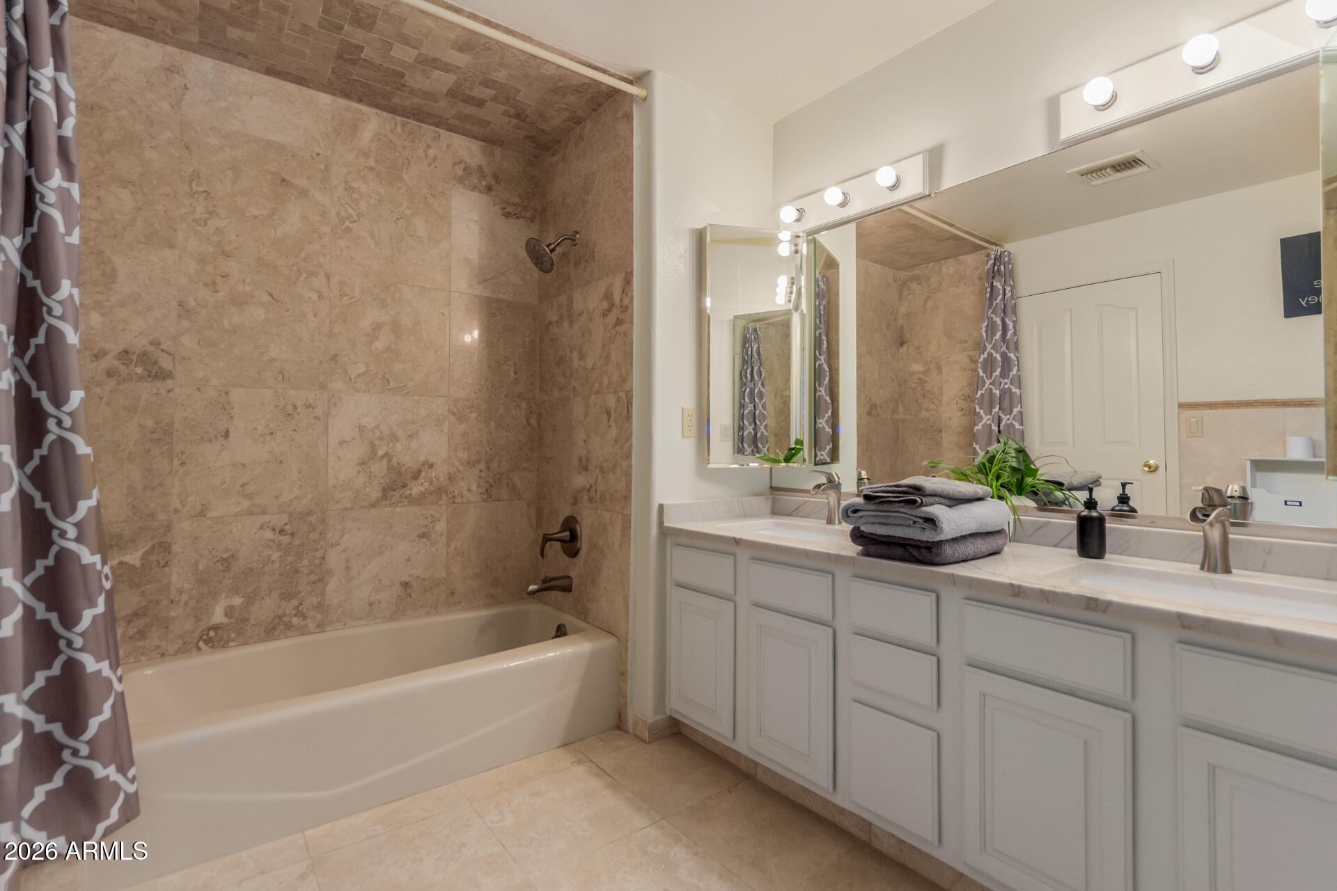 CAMELBACK FARMS - Residential