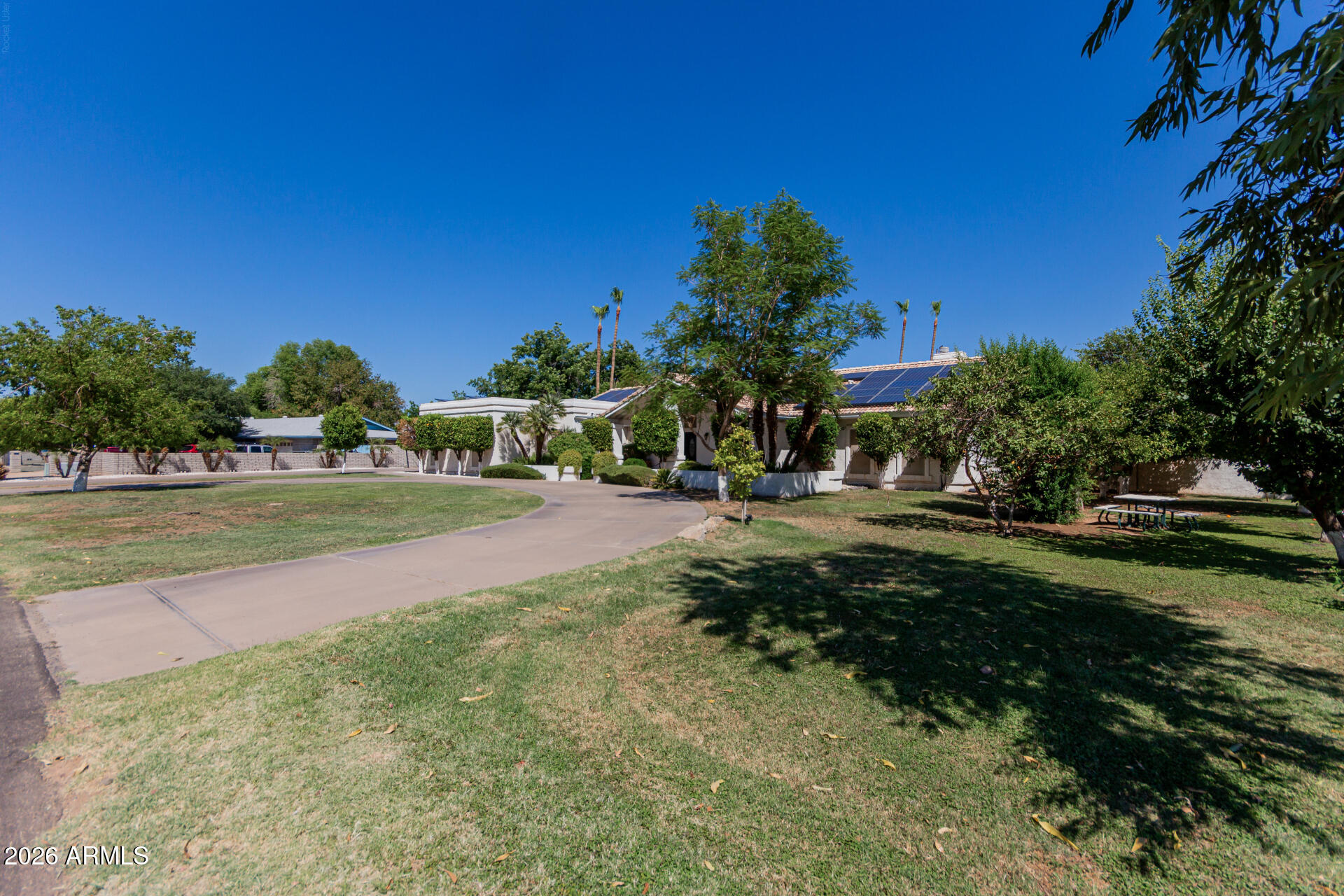 CAMELBACK FARMS - Residential