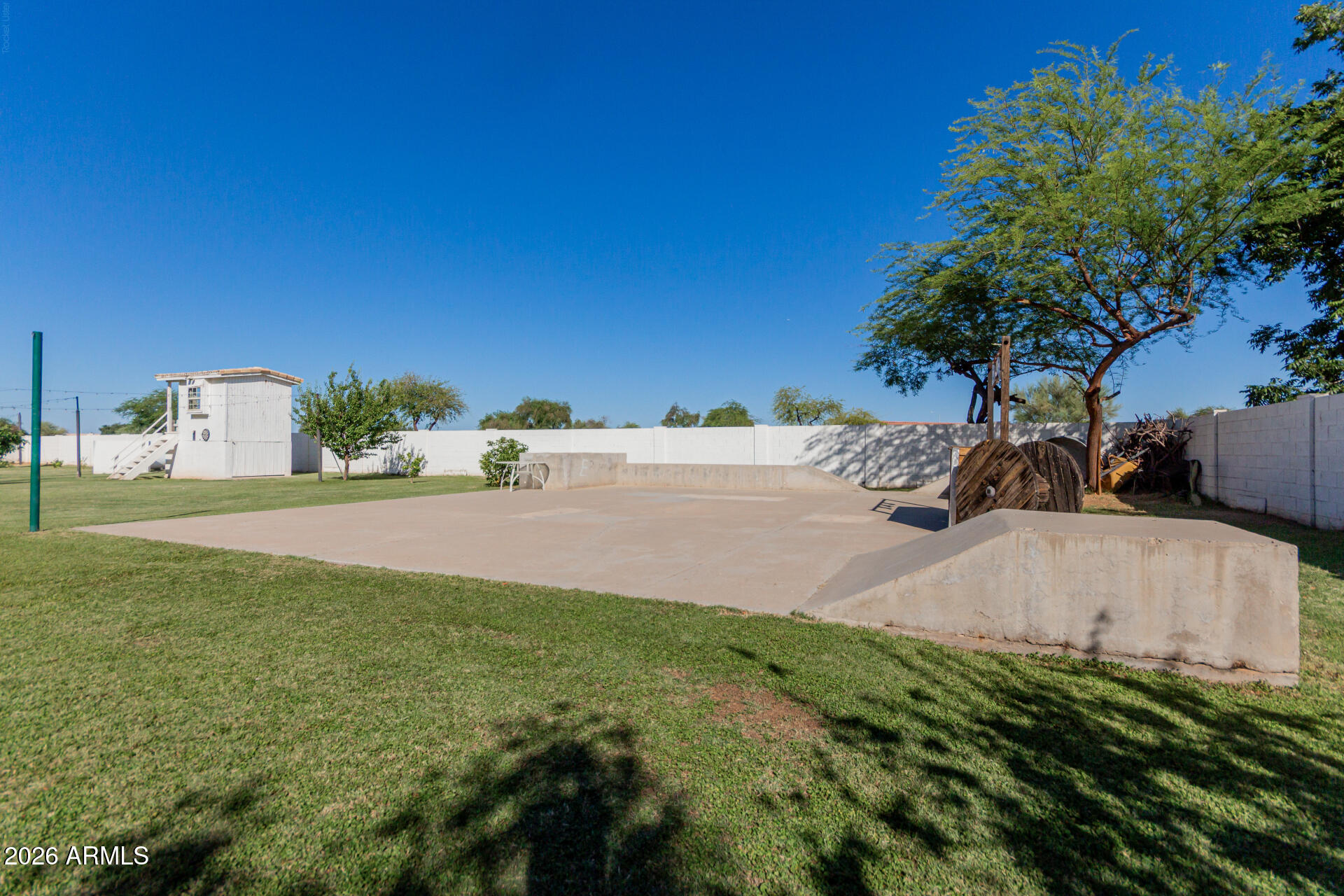 CAMELBACK FARMS - Residential