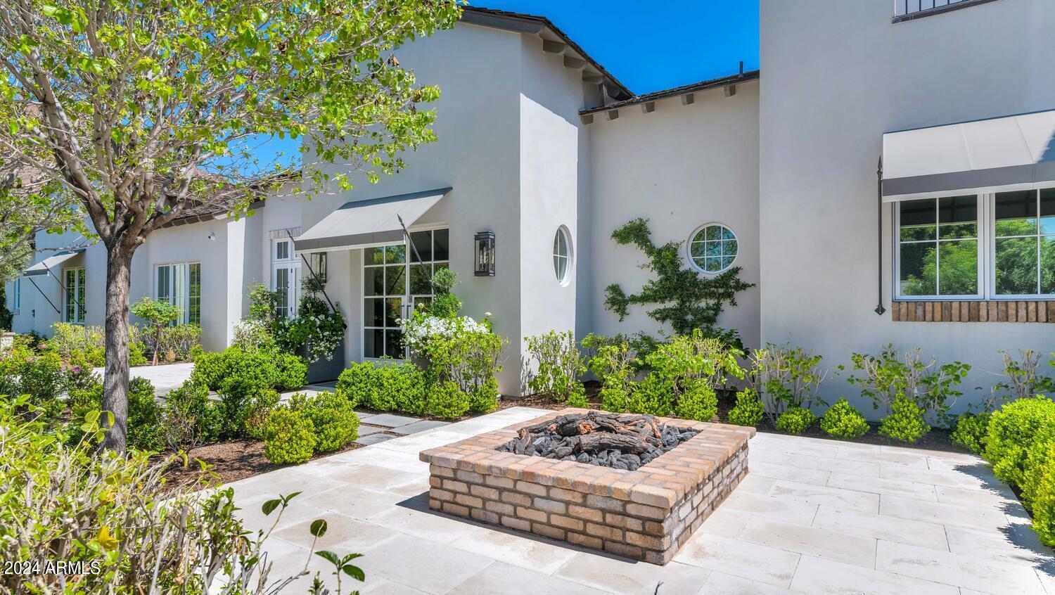ROYAL PALM CIRCLE - Residential