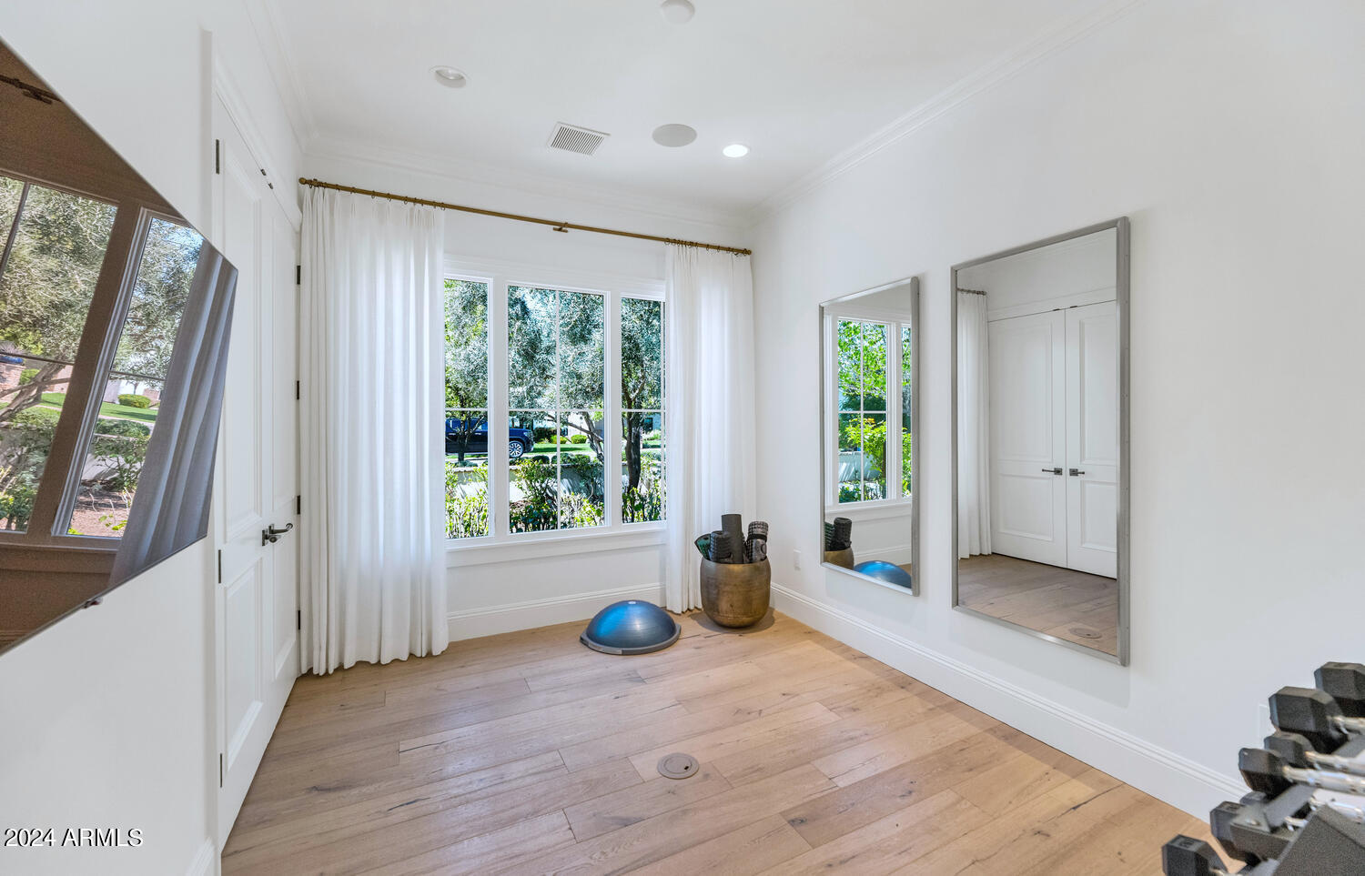 ROYAL PALM CIRCLE - Residential
