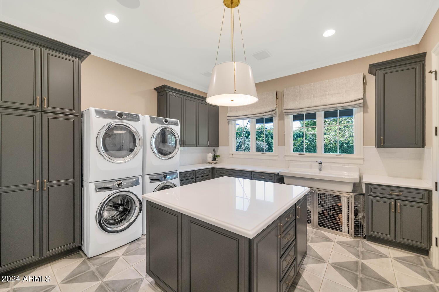 ROYAL PALM CIRCLE - Residential