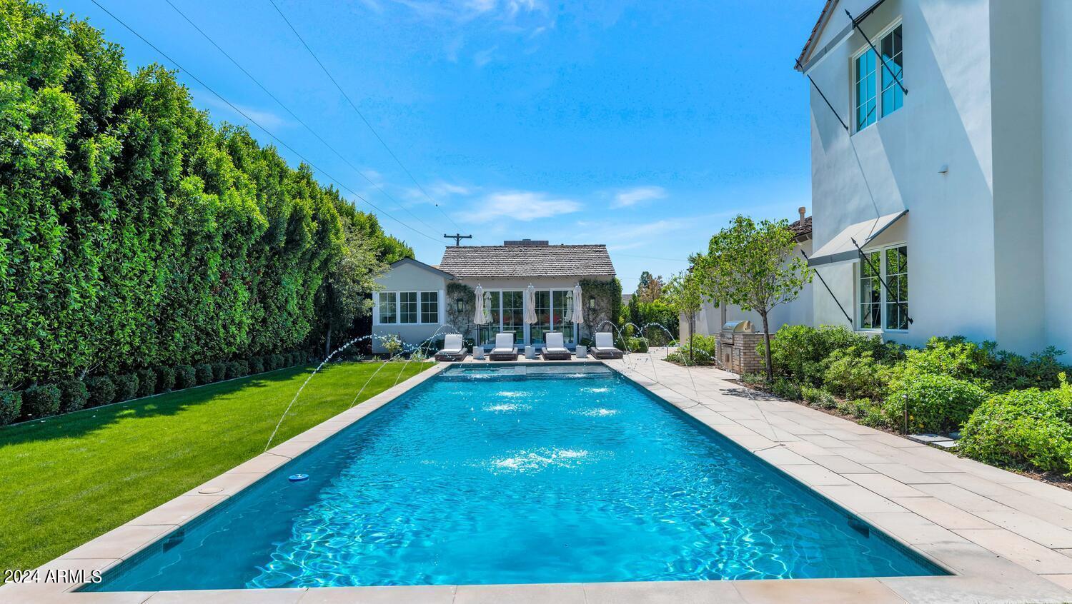 ROYAL PALM CIRCLE - Residential