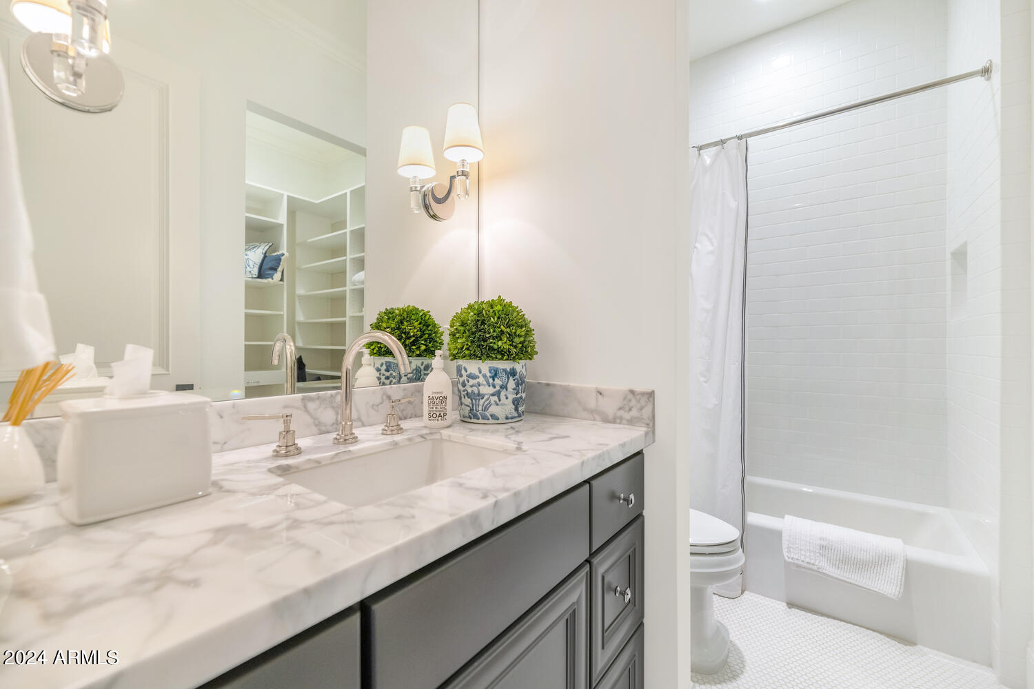 ROYAL PALM CIRCLE - Residential