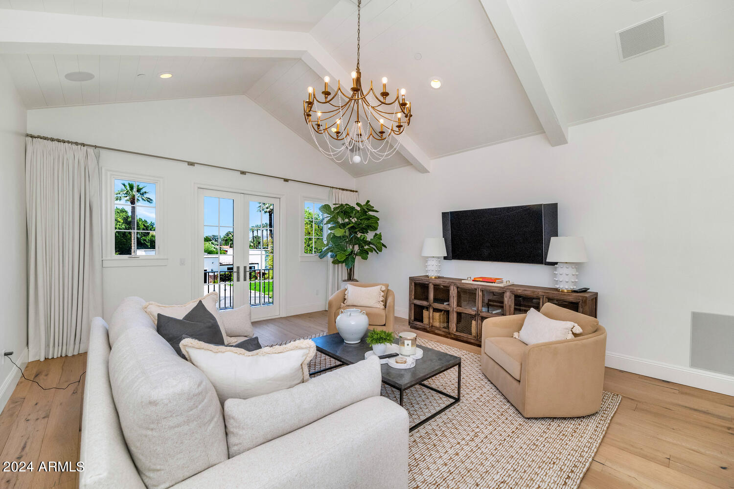 ROYAL PALM CIRCLE - Residential