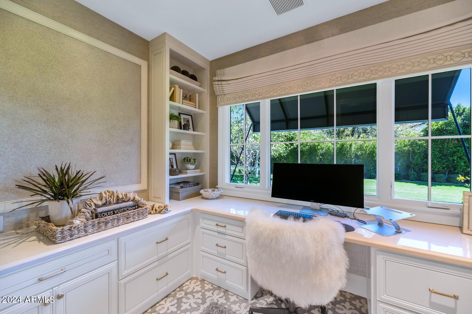 ROYAL PALM CIRCLE - Residential