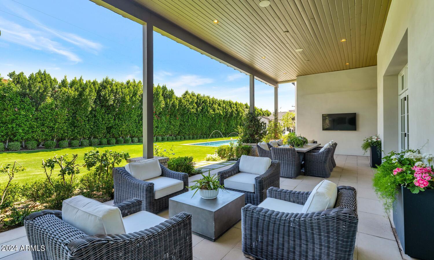 ROYAL PALM CIRCLE - Residential
