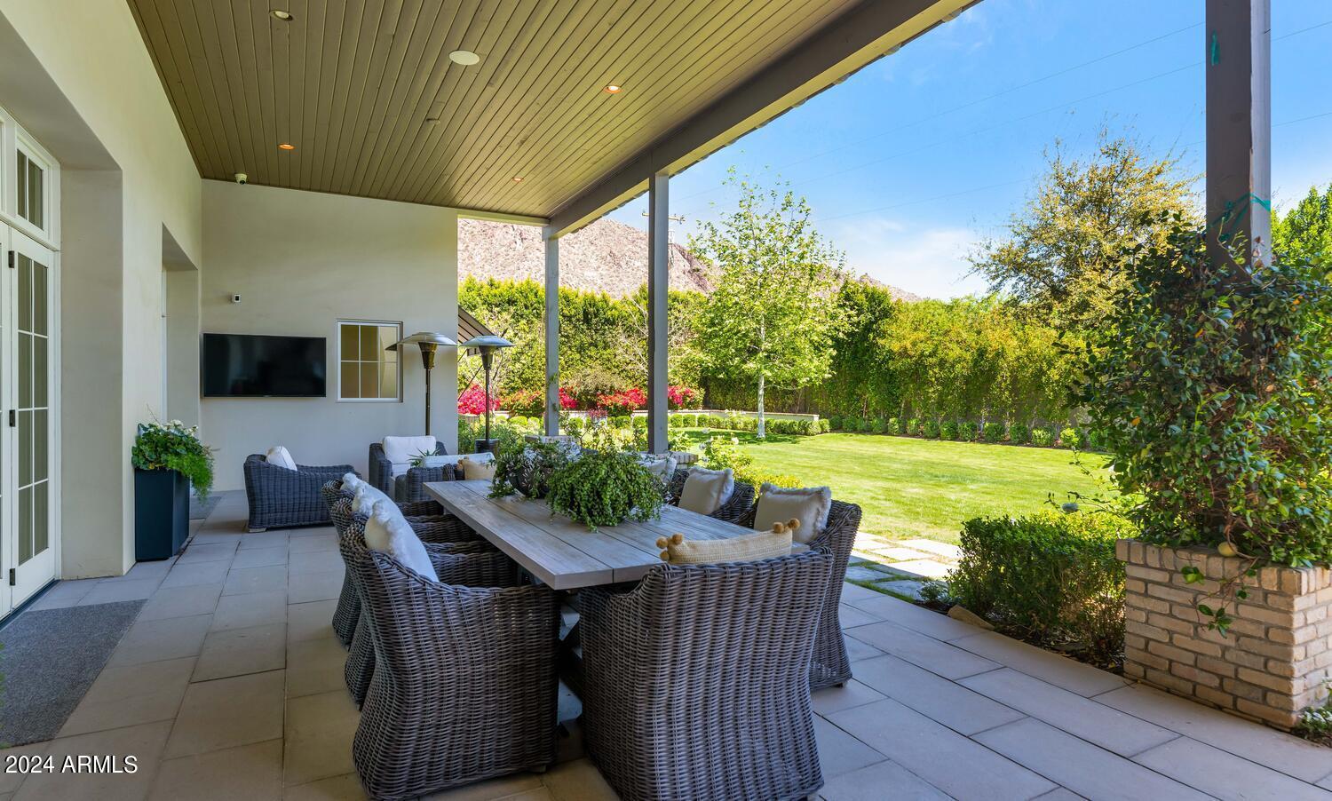 ROYAL PALM CIRCLE - Residential