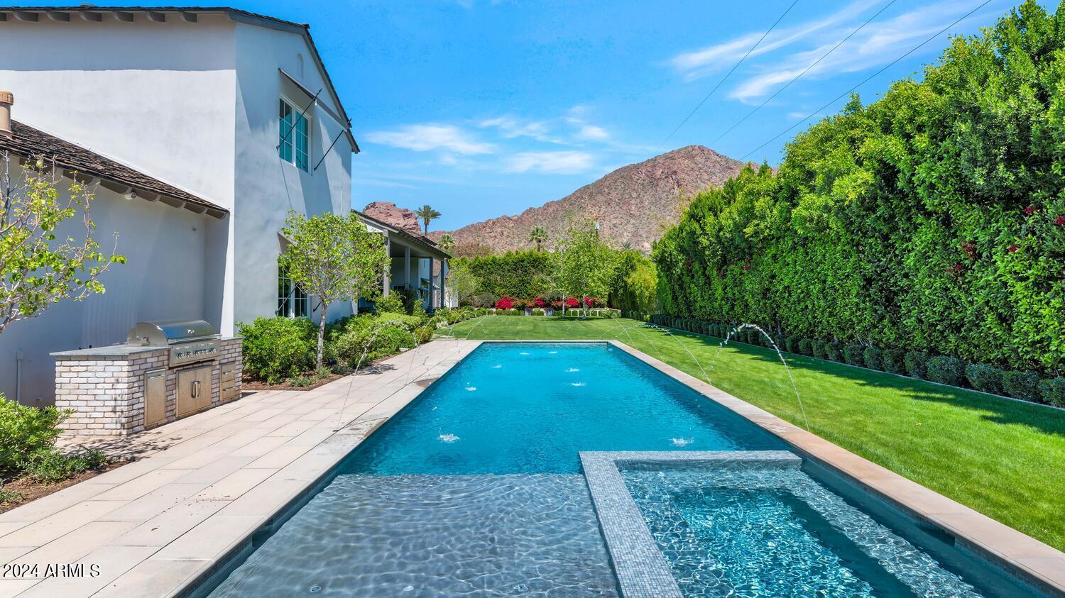 ROYAL PALM CIRCLE - Residential