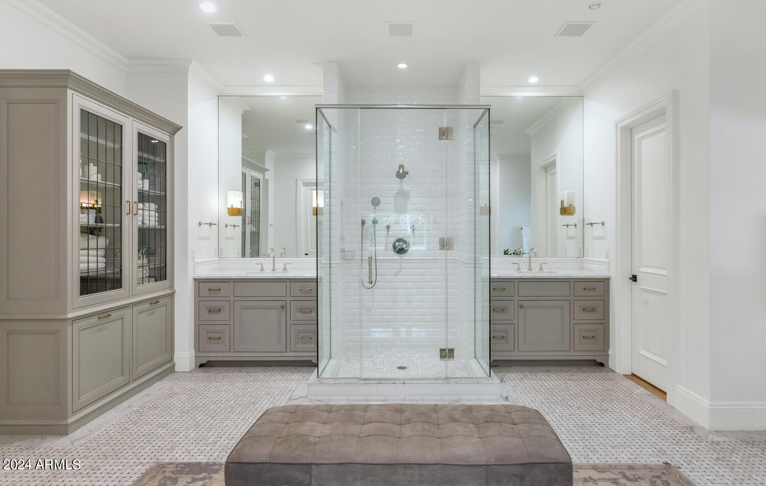 ROYAL PALM CIRCLE - Residential