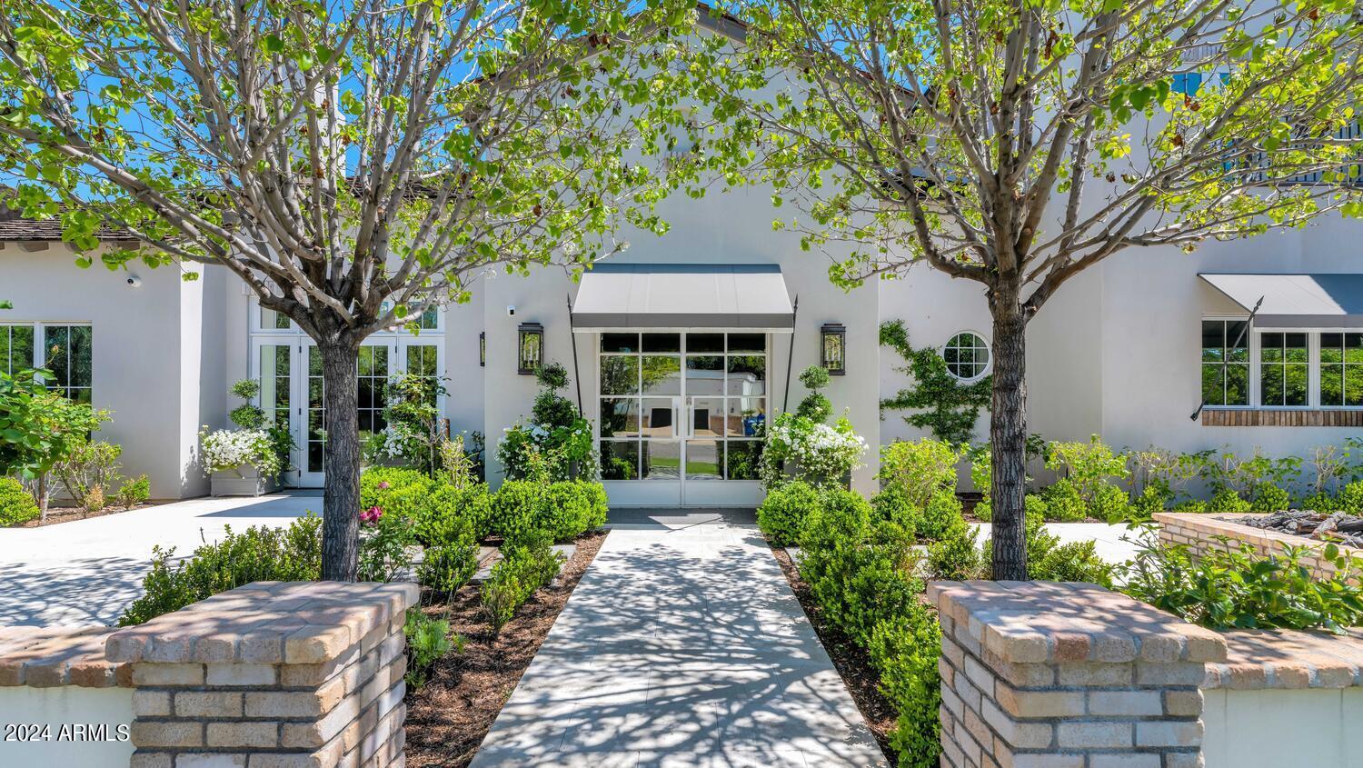 ROYAL PALM CIRCLE - Residential