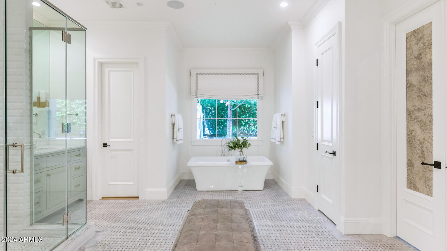 ROYAL PALM CIRCLE - Residential
