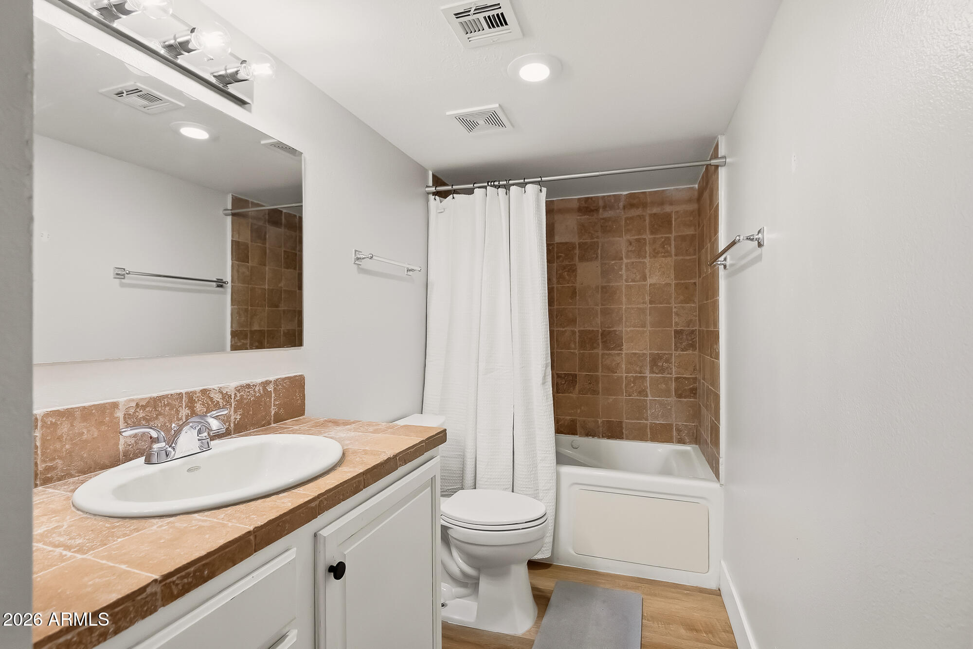 SHAMROCK GLEN CONDOMINIUM 1ST AMD - Residential