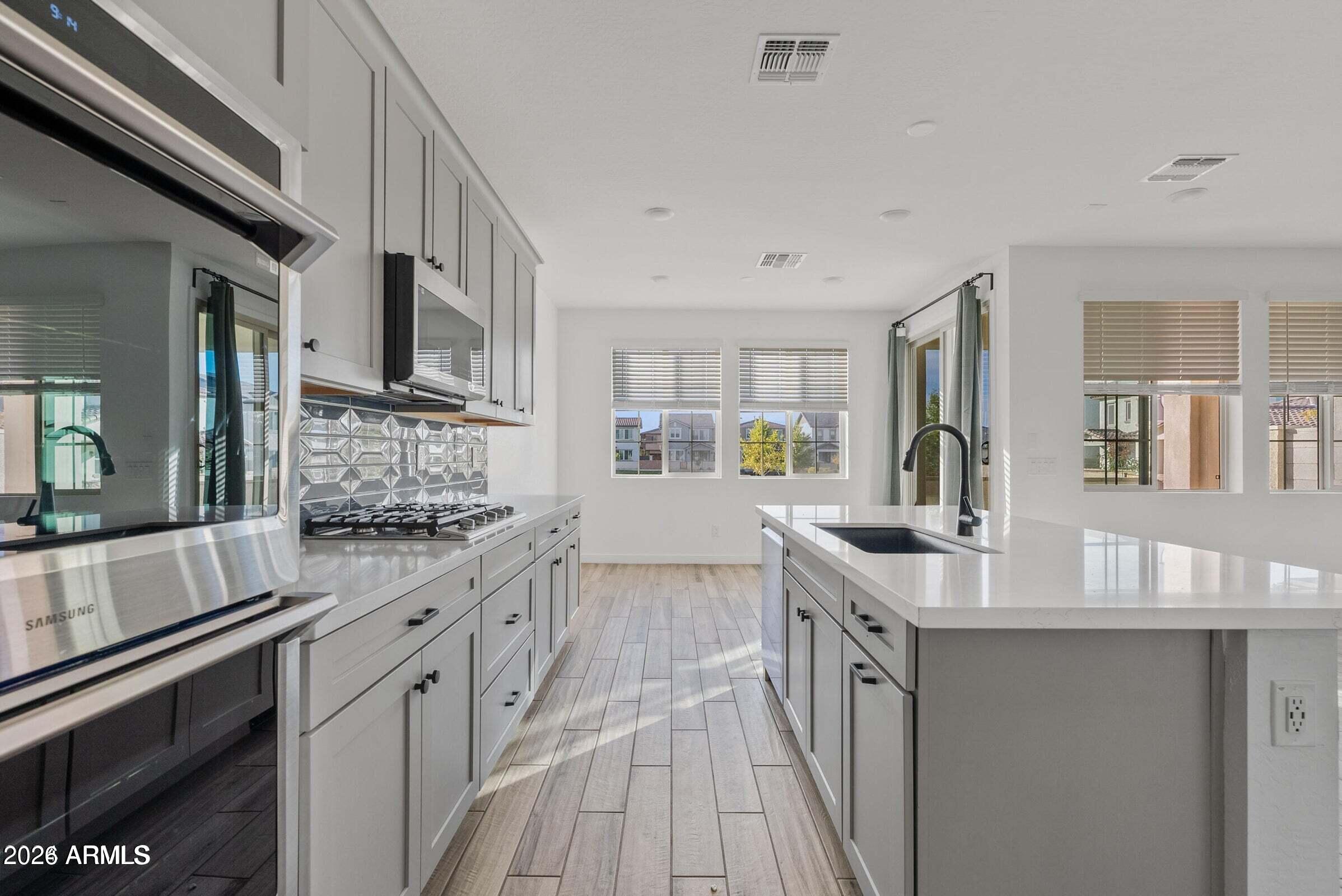 EASTMARK DU 3/4 NORTH PHASE 4 MDR LOTS 1 THROUGH 1 - Residential Lease