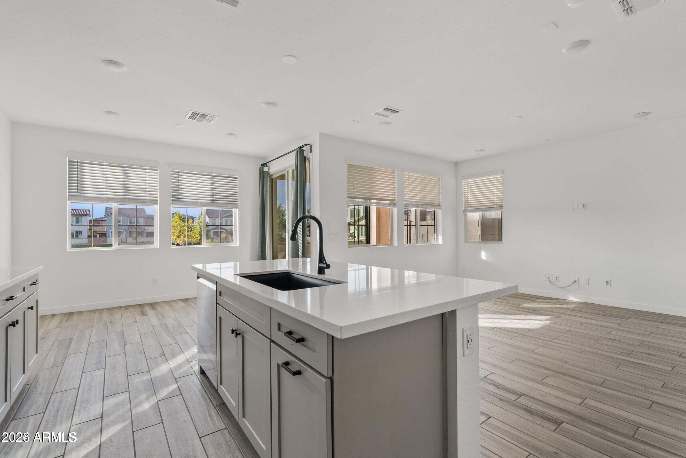 EASTMARK DU 3/4 NORTH PHASE 4 MDR LOTS 1 THROUGH 1 - Residential Lease