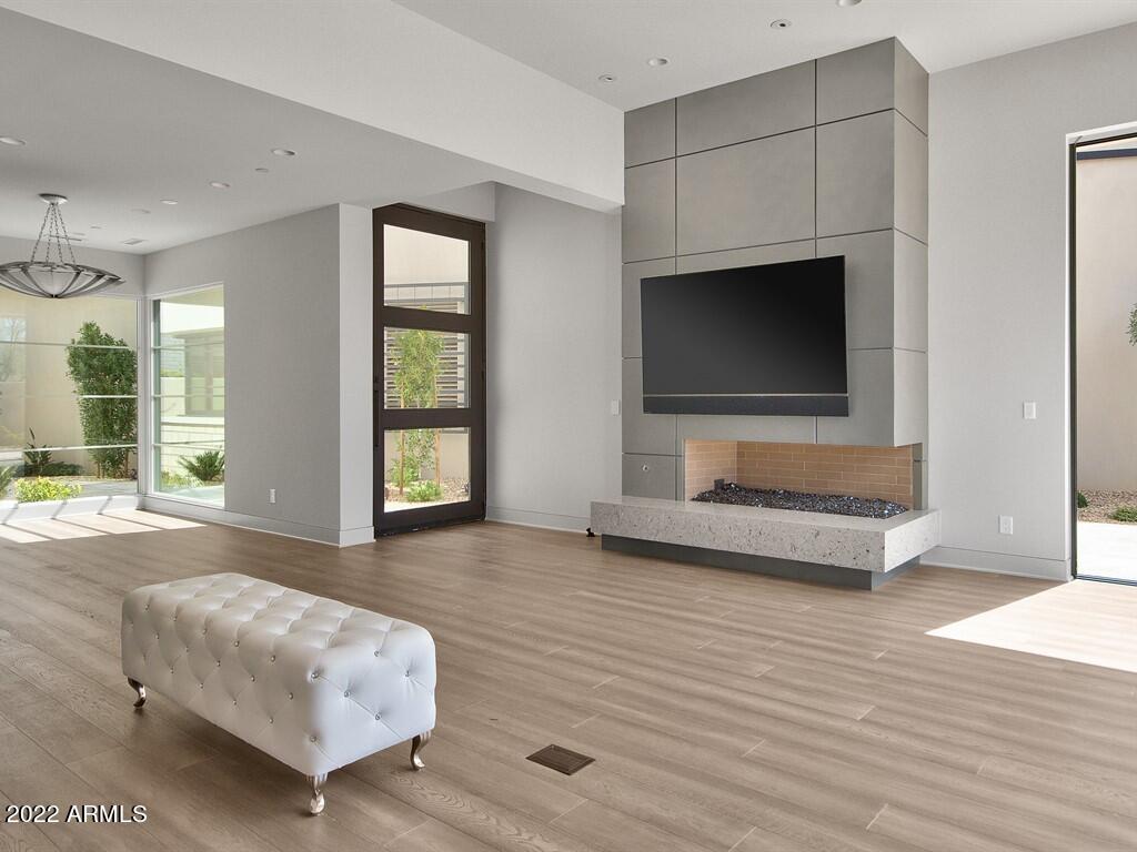 THE VILLAGE AT MOUNTAIN SHADOWS - Residential