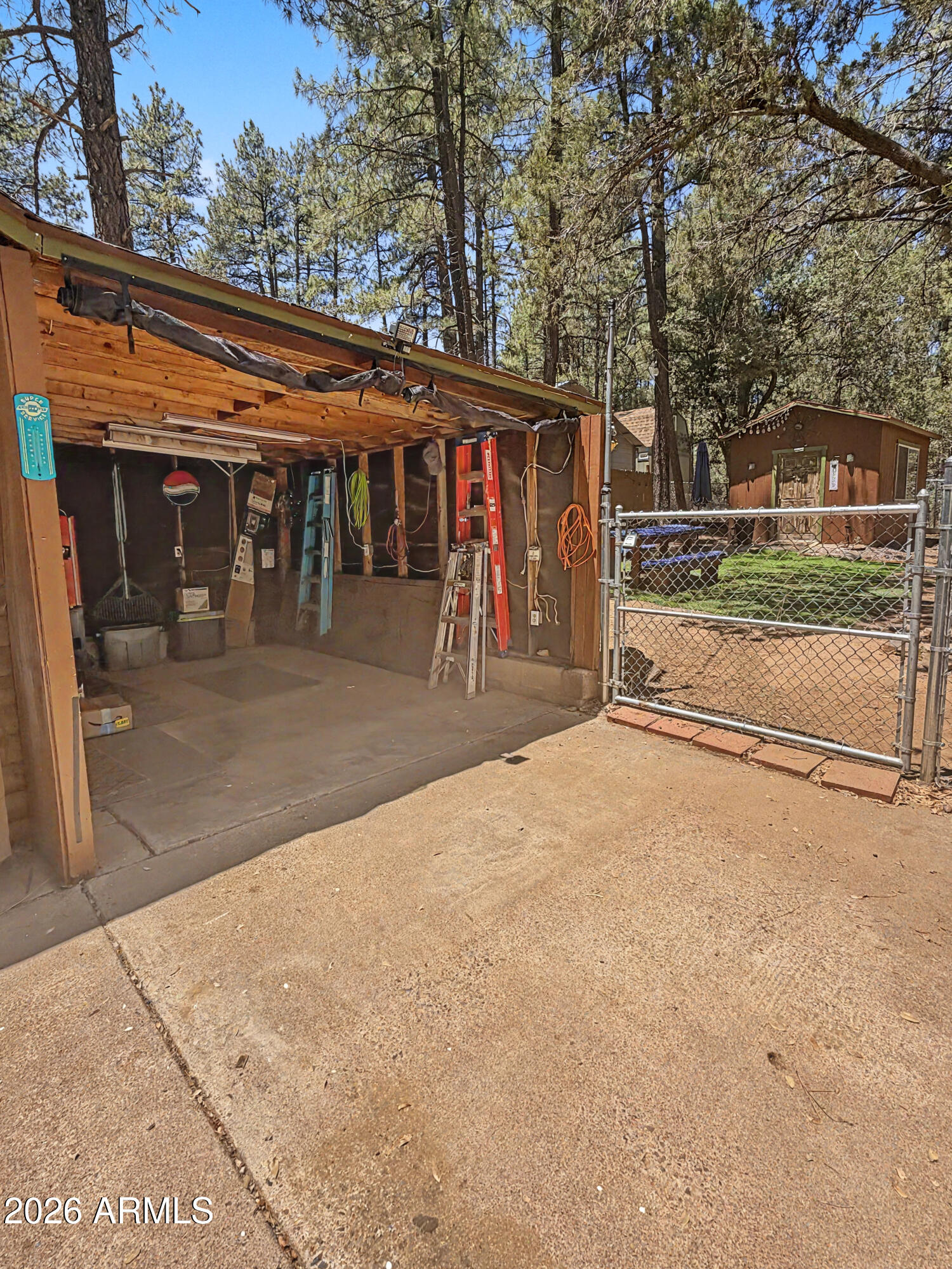 COOL PINES - Residential