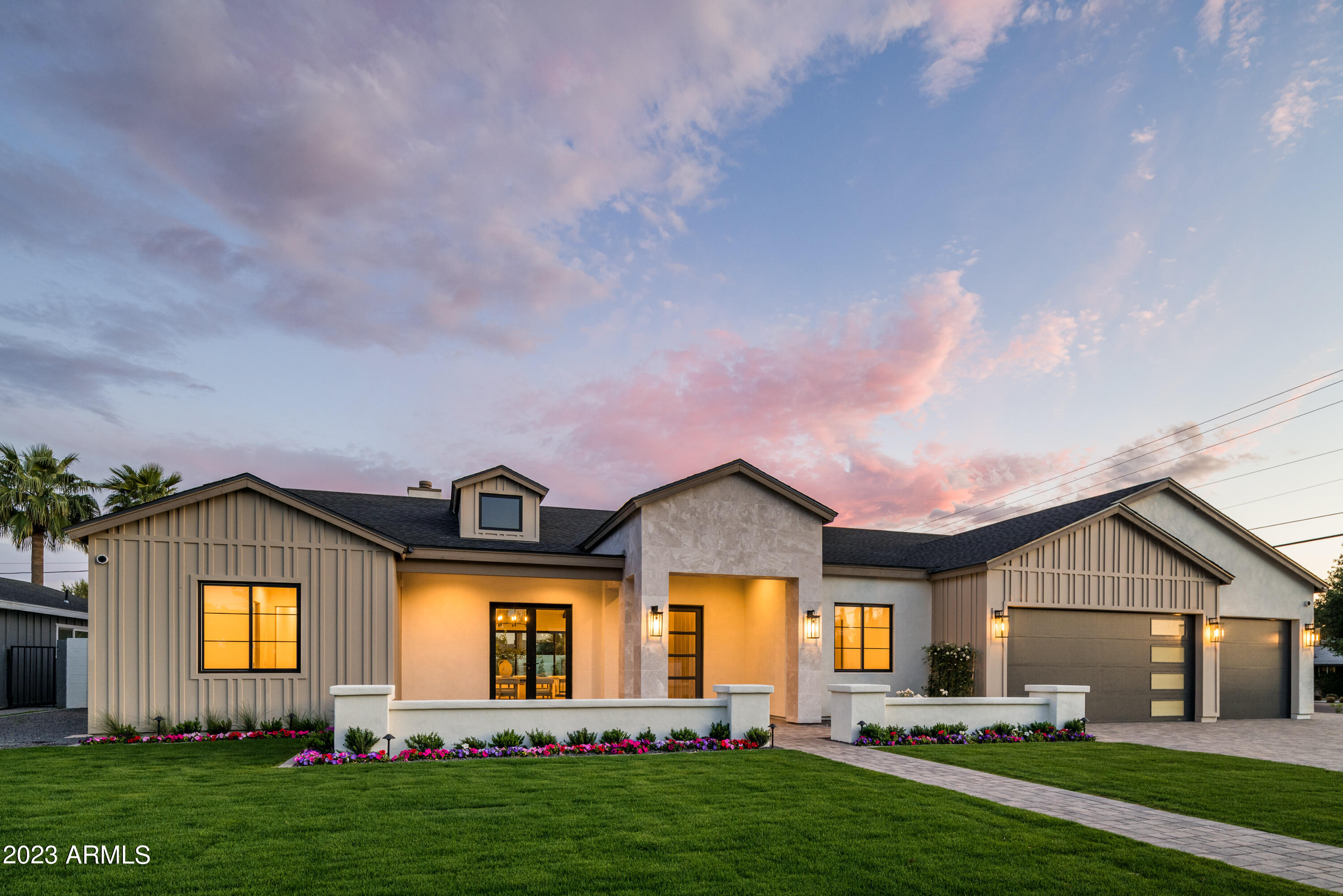 CAMELBACK VILLA - Residential