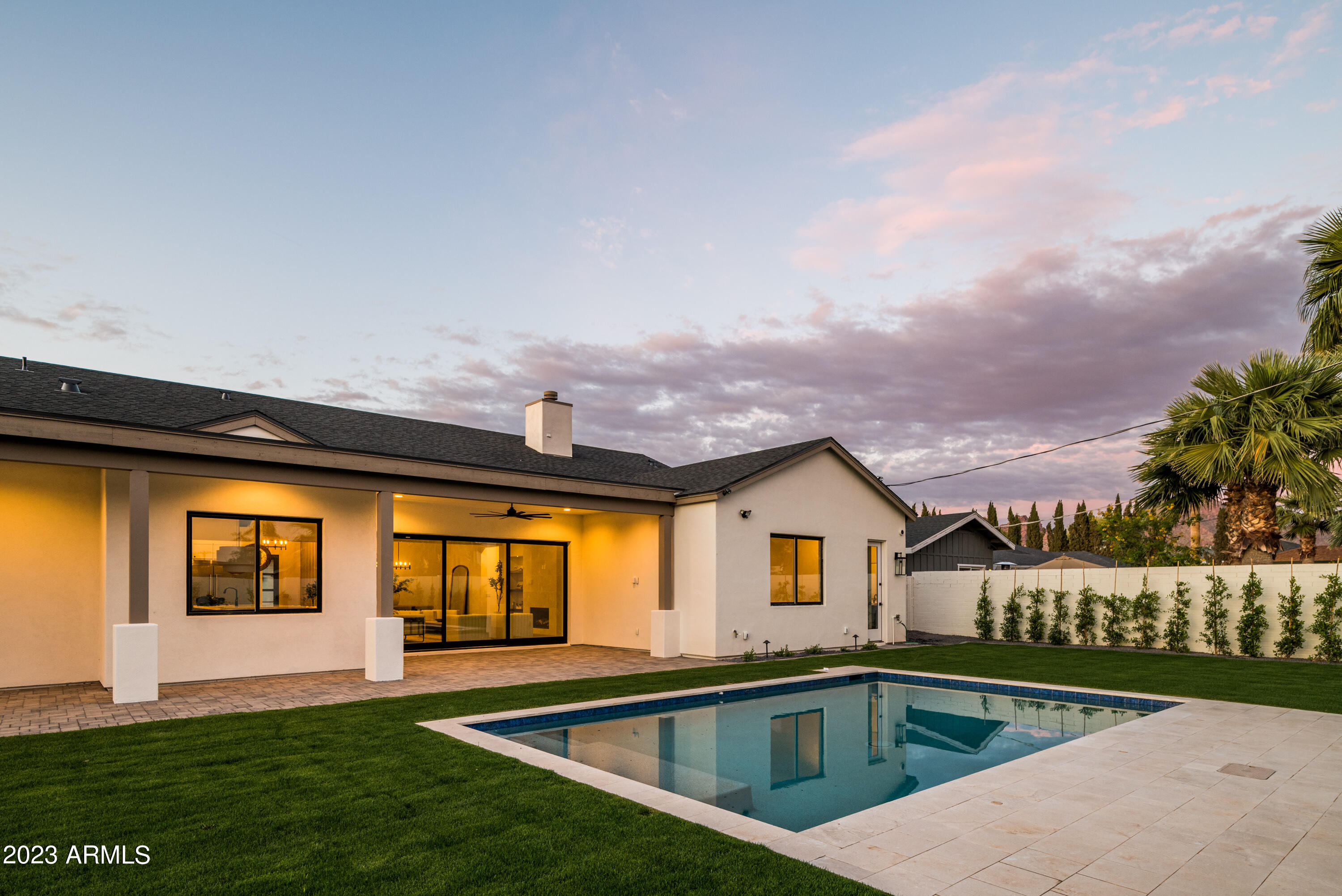 CAMELBACK VILLA - Residential