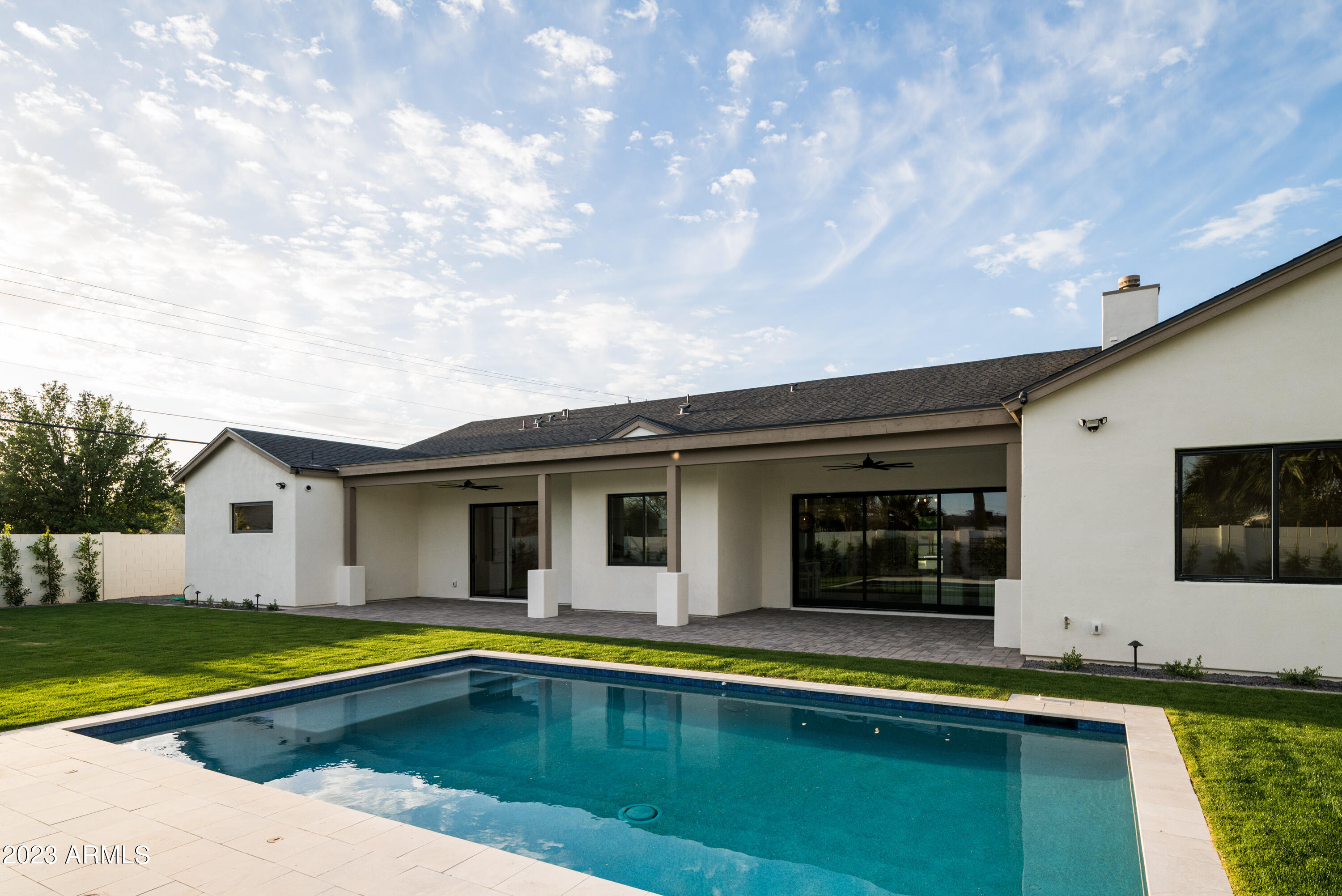 CAMELBACK VILLA - Residential