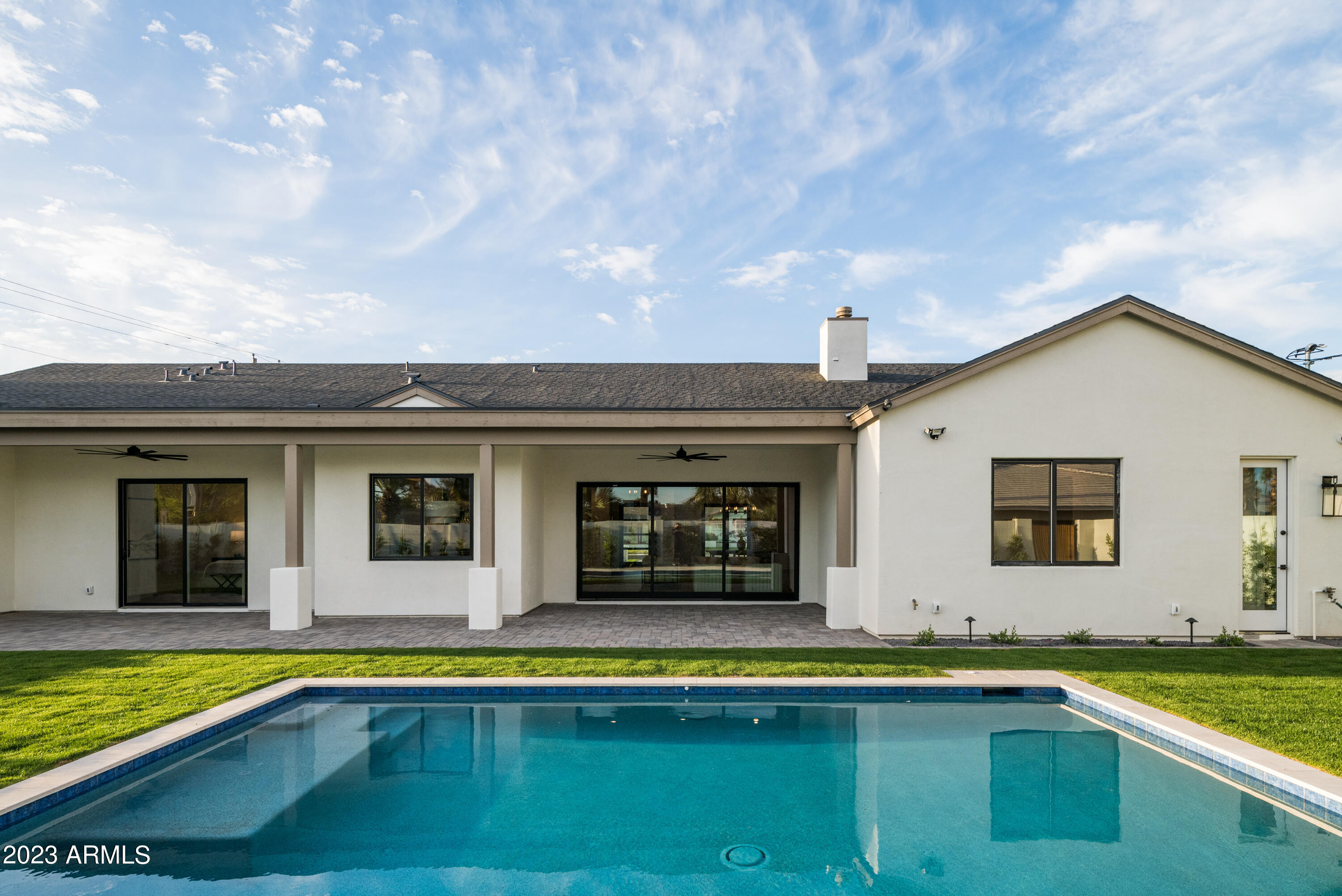 CAMELBACK VILLA - Residential