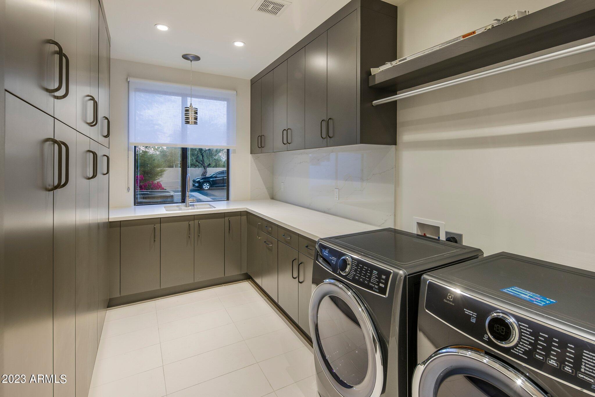 CHENEY ESTATES LOT 1-72 TR A-C D1 D2 E,F - Residential