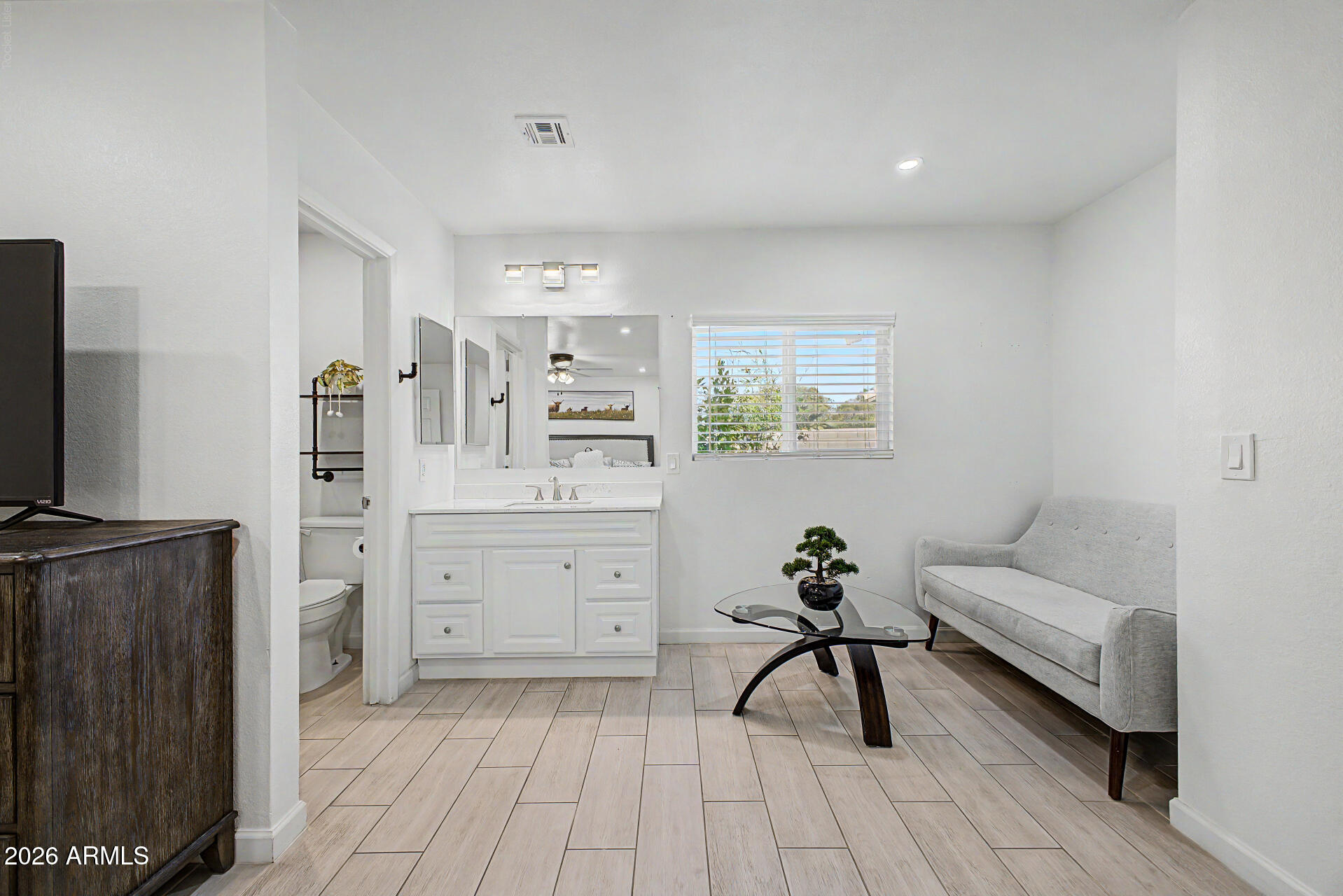 HORIZONS ON CAMELBACK UNIT 2 - Residential