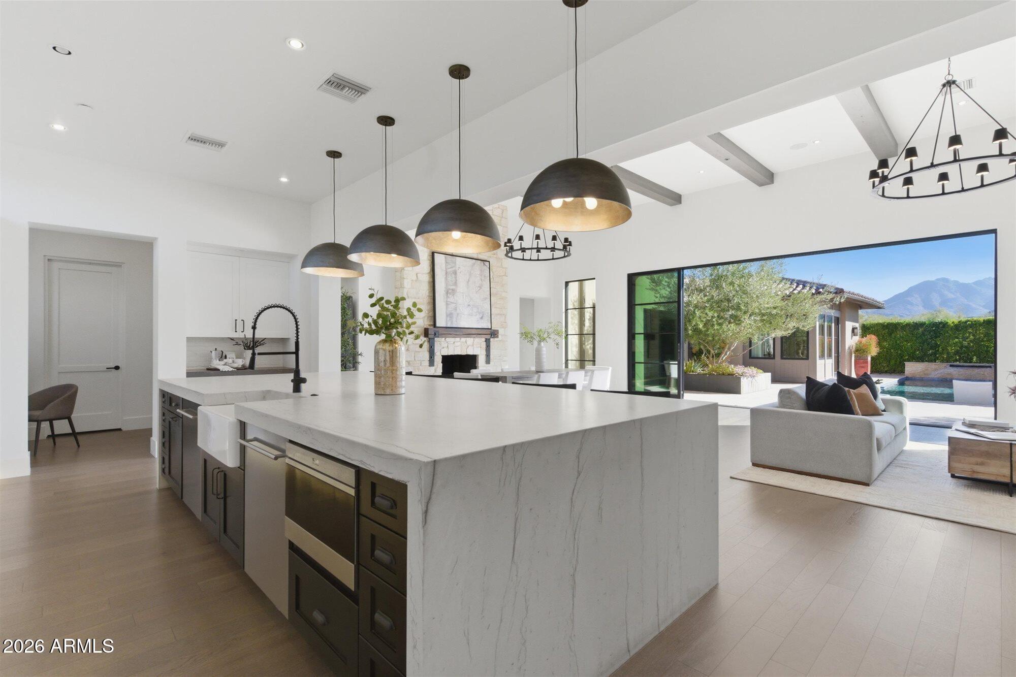 WHITE HORSE - Residential