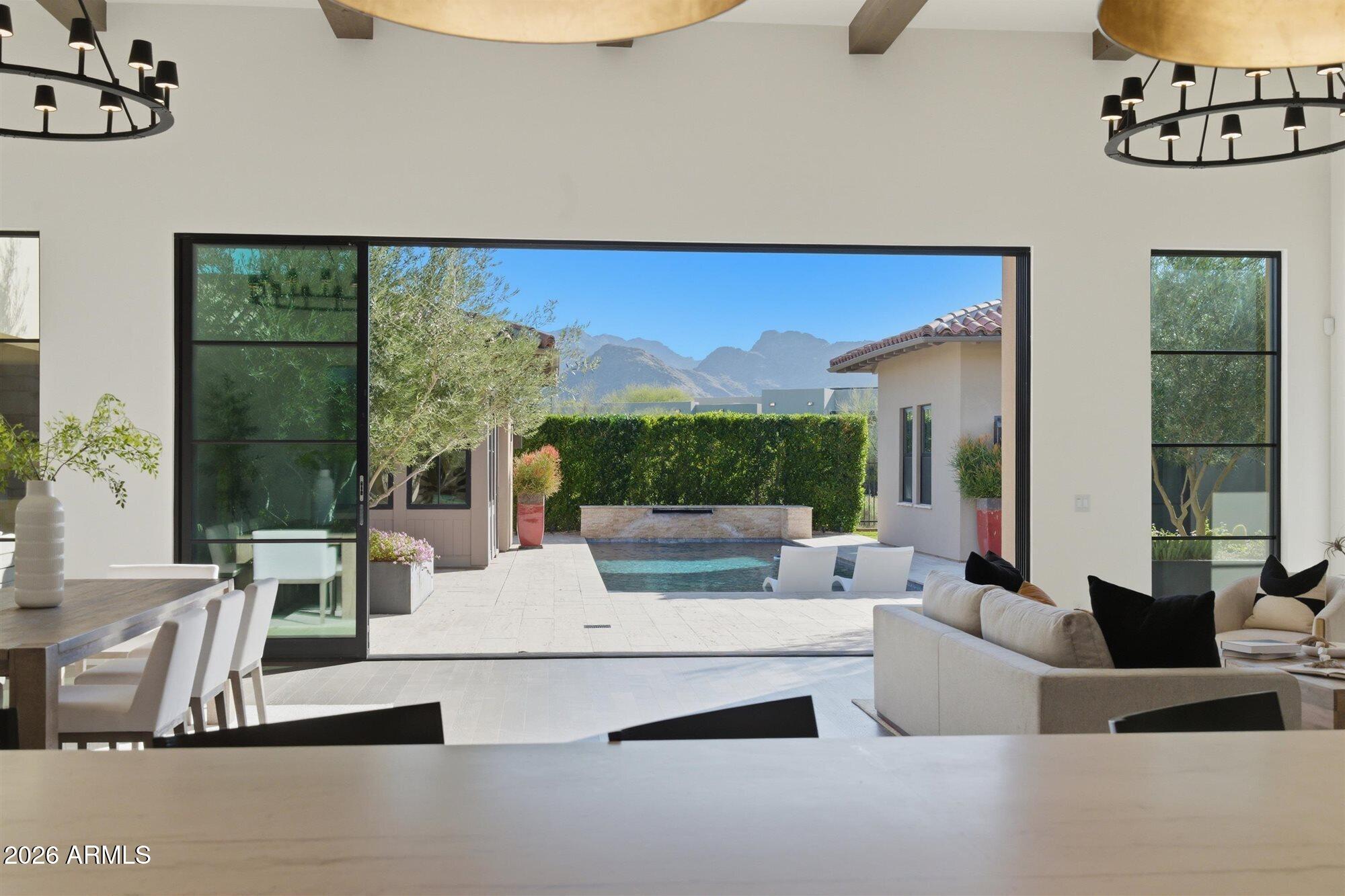 WHITE HORSE - Residential
