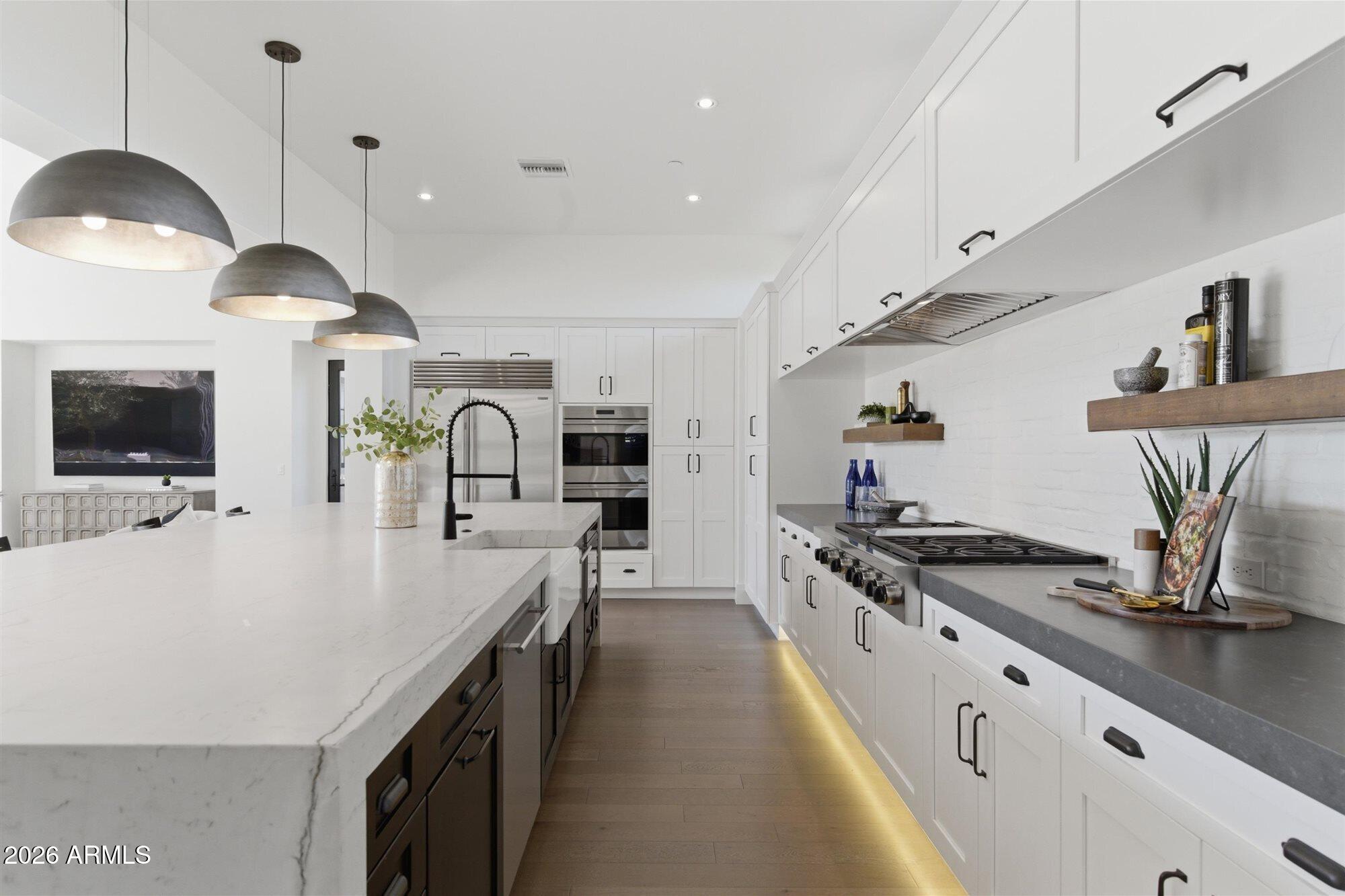 WHITE HORSE - Residential