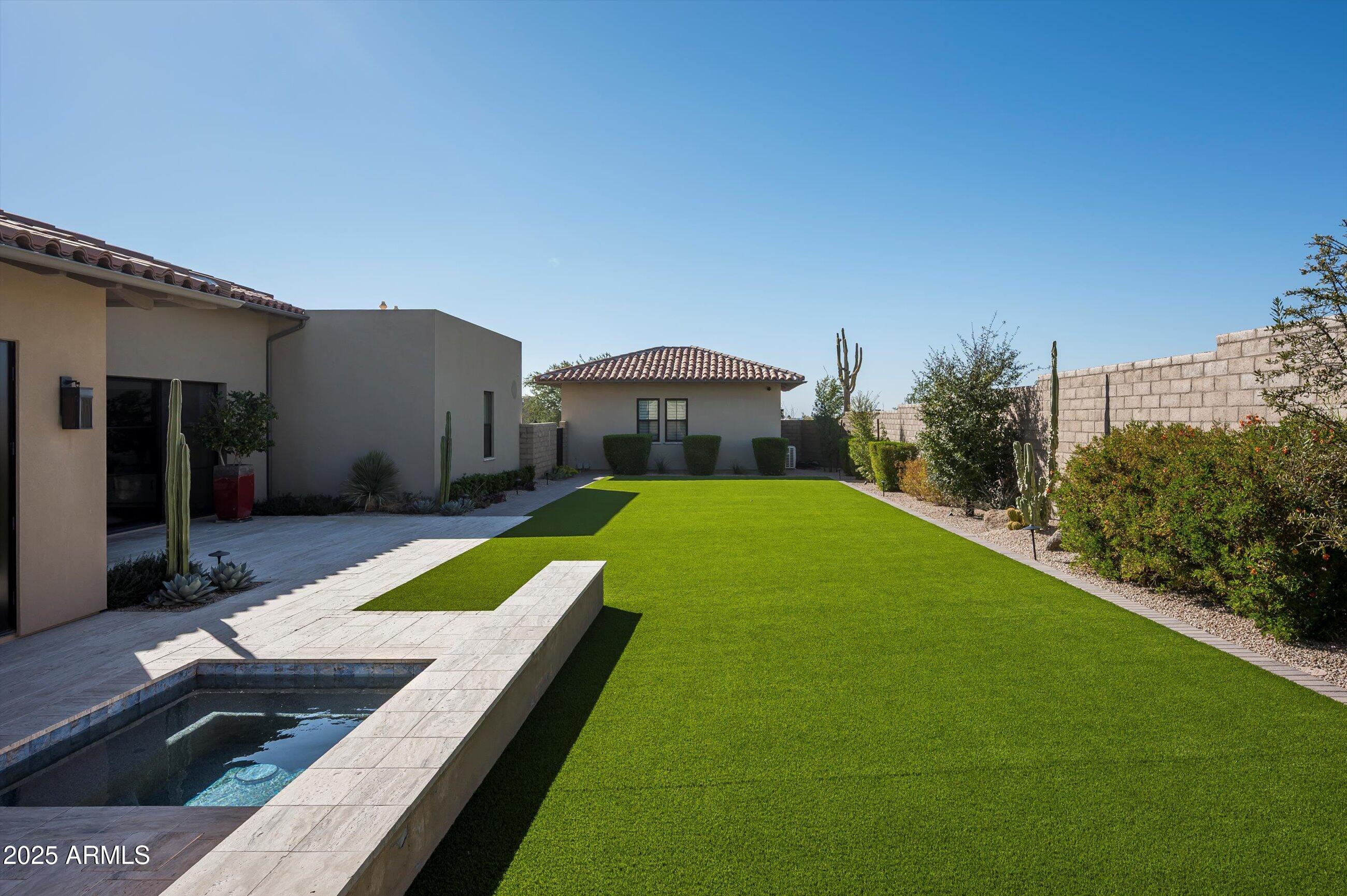WHITE HORSE - Residential