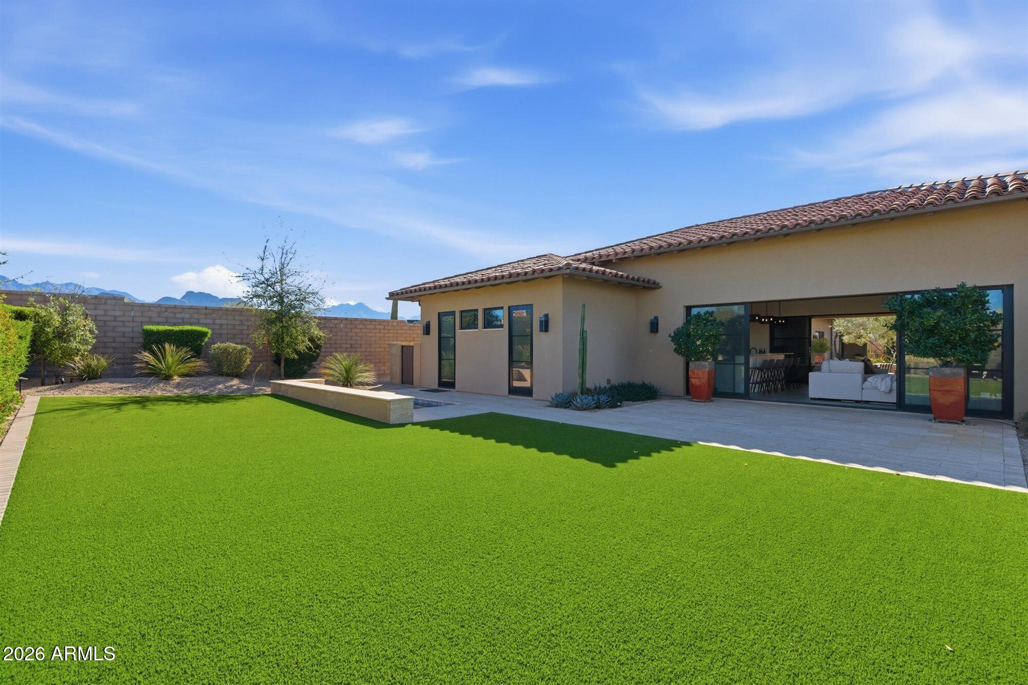 WHITE HORSE - Residential