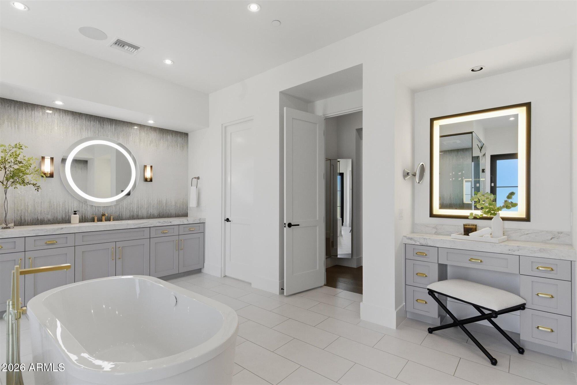 WHITE HORSE - Residential