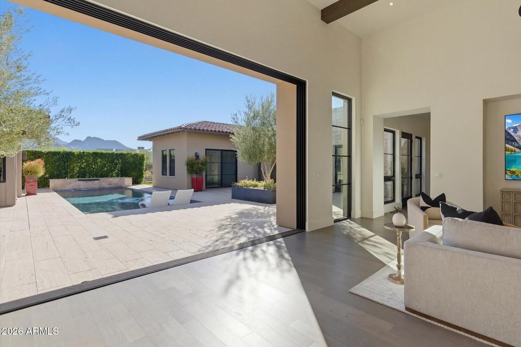 WHITE HORSE - Residential