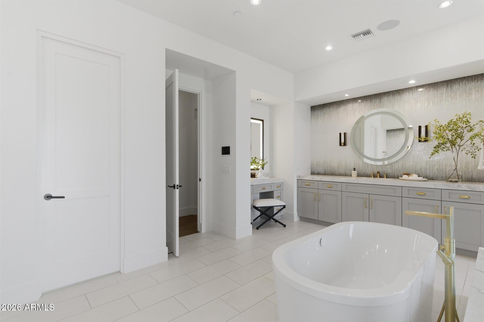 WHITE HORSE - Residential