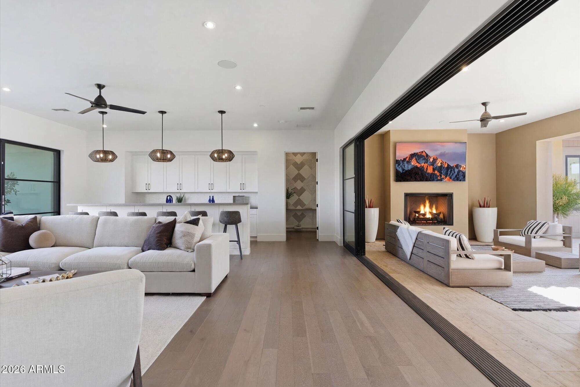 WHITE HORSE - Residential