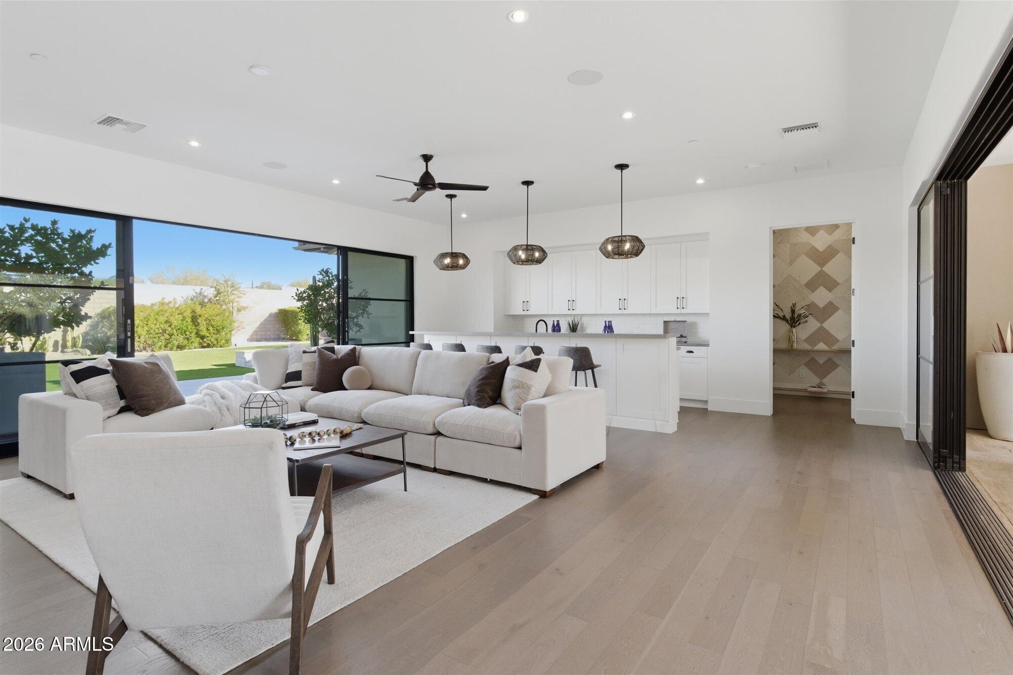 WHITE HORSE - Residential