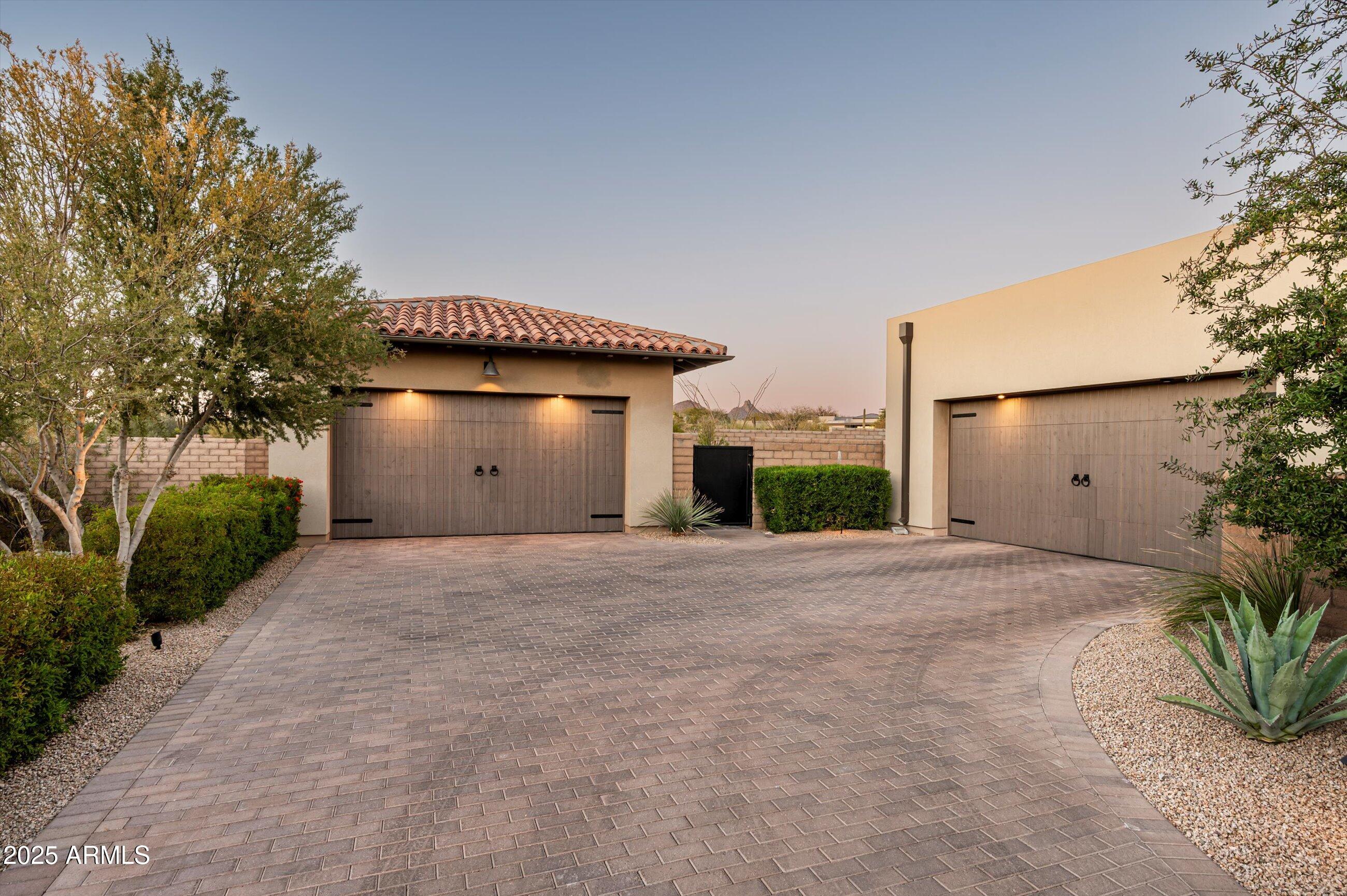 WHITE HORSE - Residential