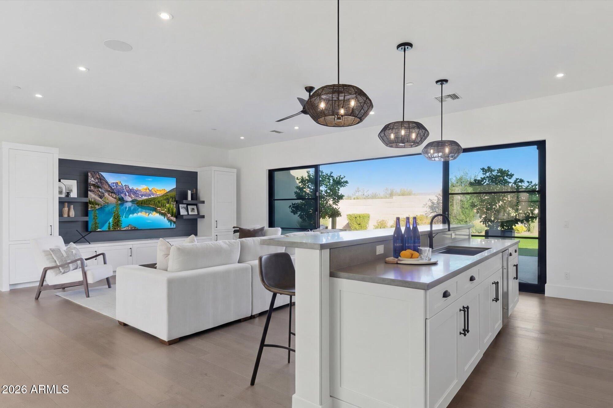 WHITE HORSE - Residential