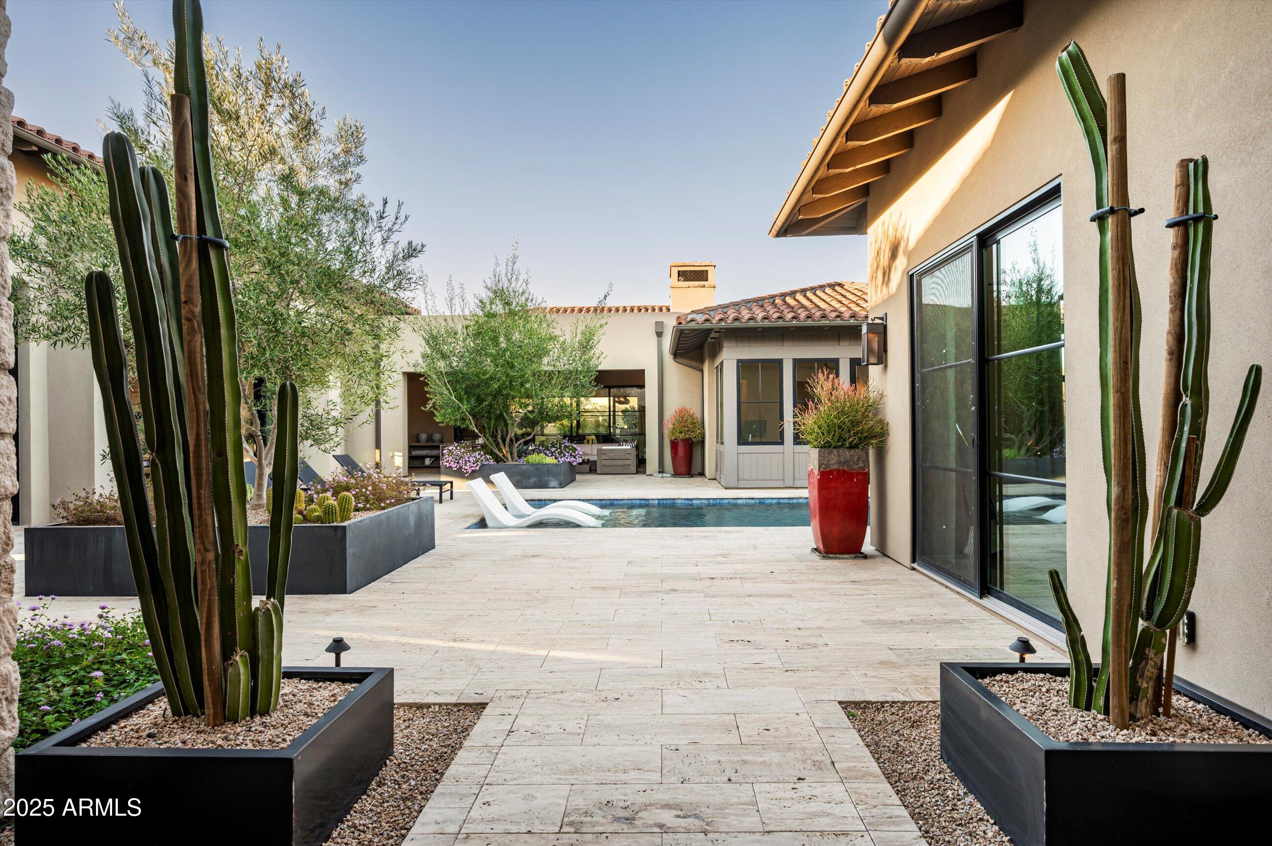 WHITE HORSE - Residential