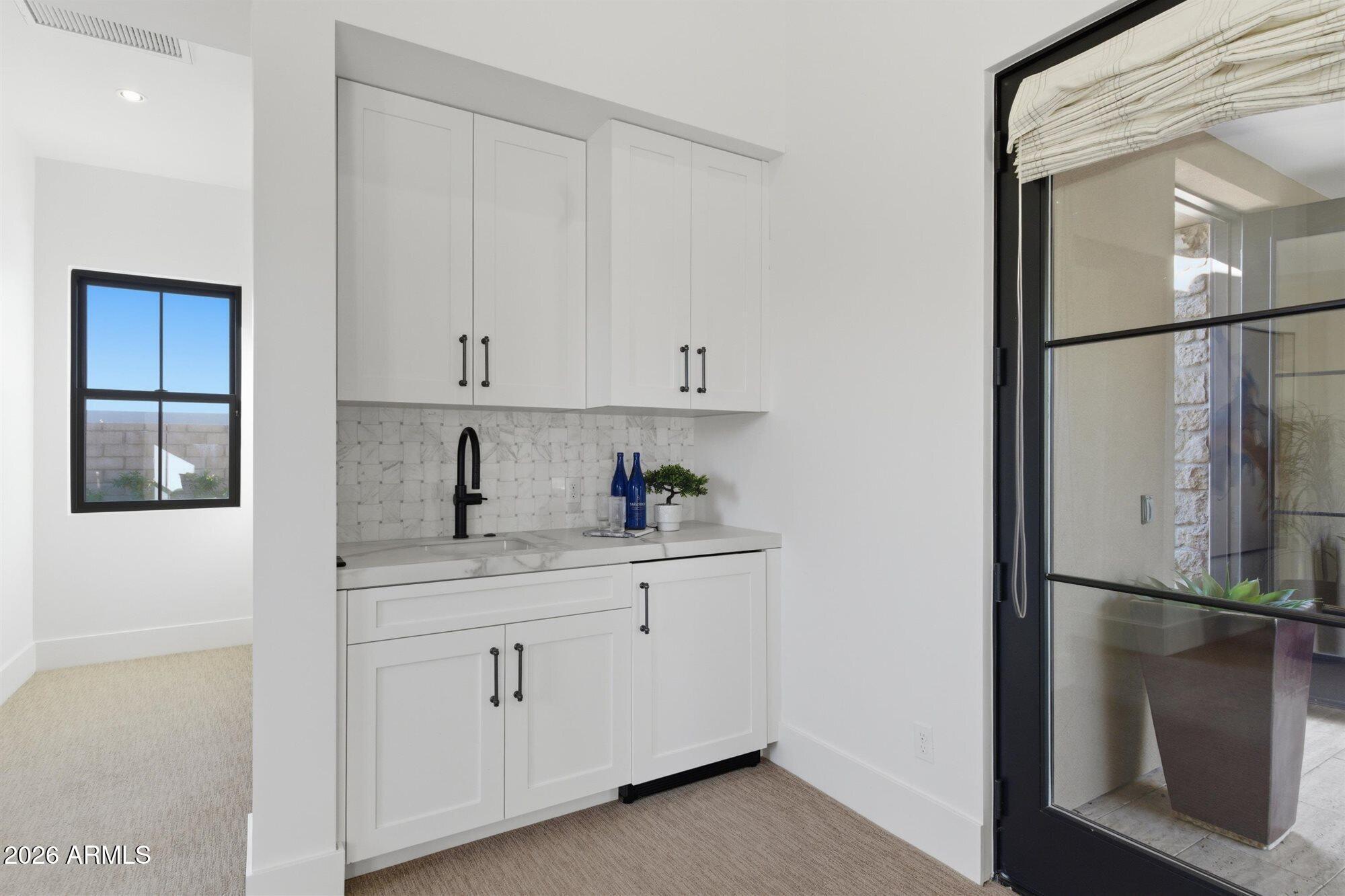 WHITE HORSE - Residential