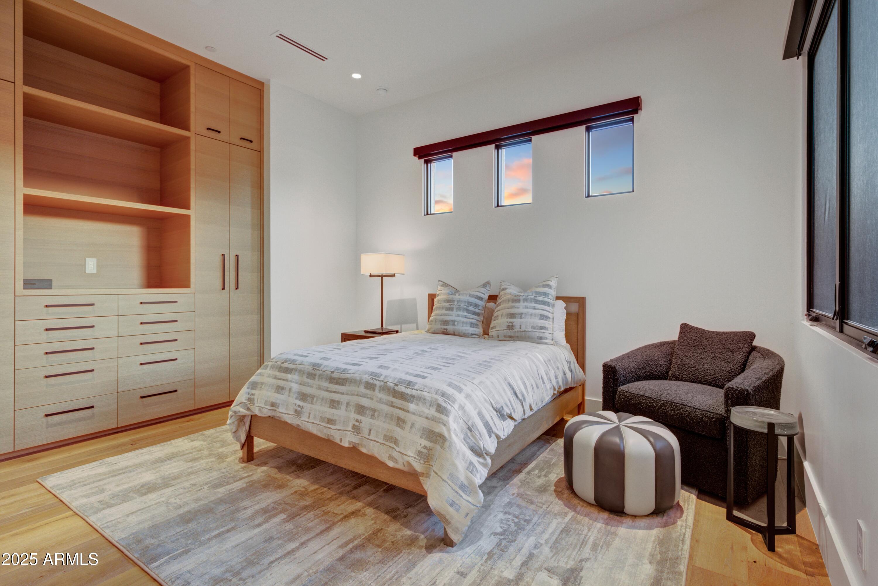 RITZ-CARLTON - Residential