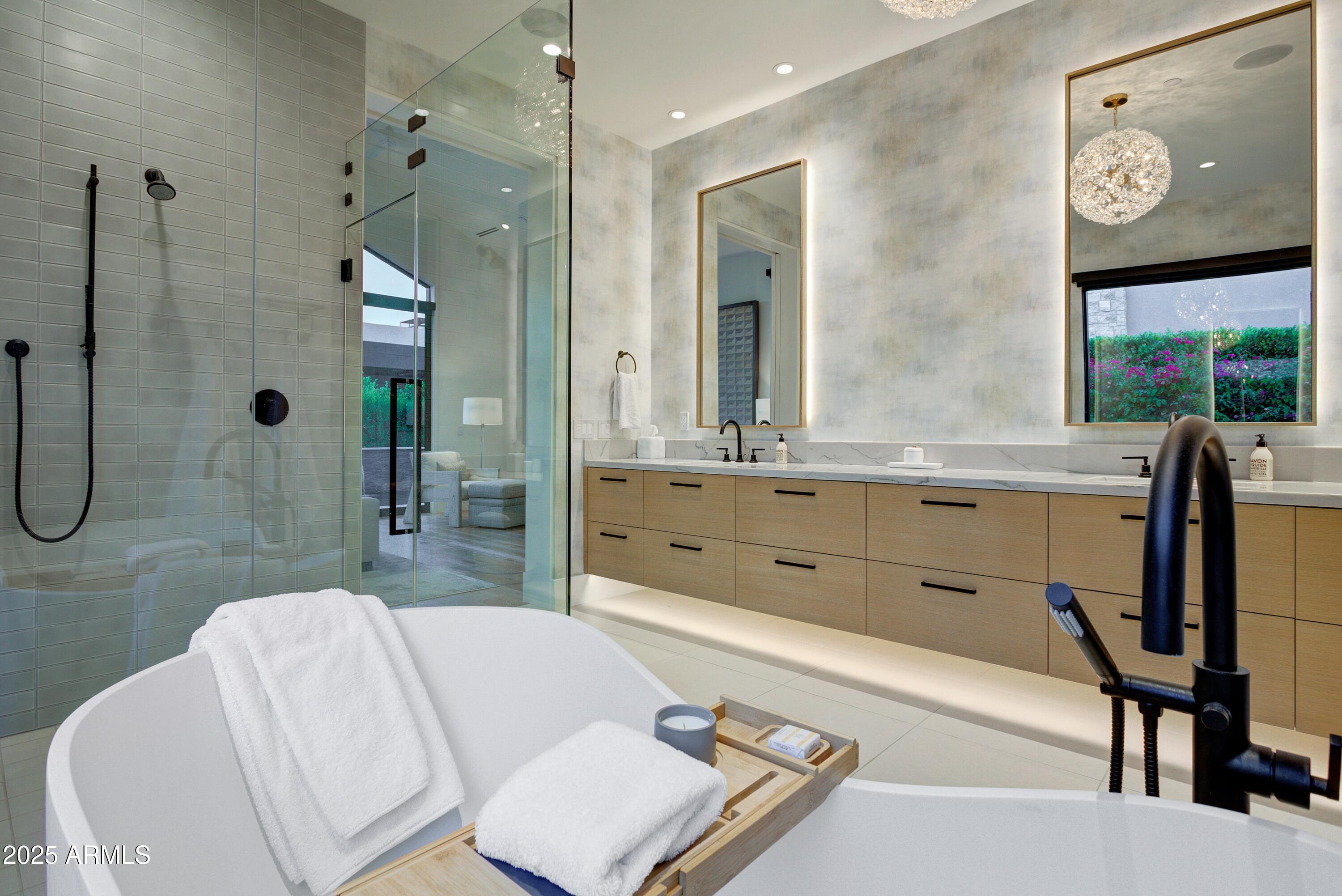 RITZ-CARLTON - Residential