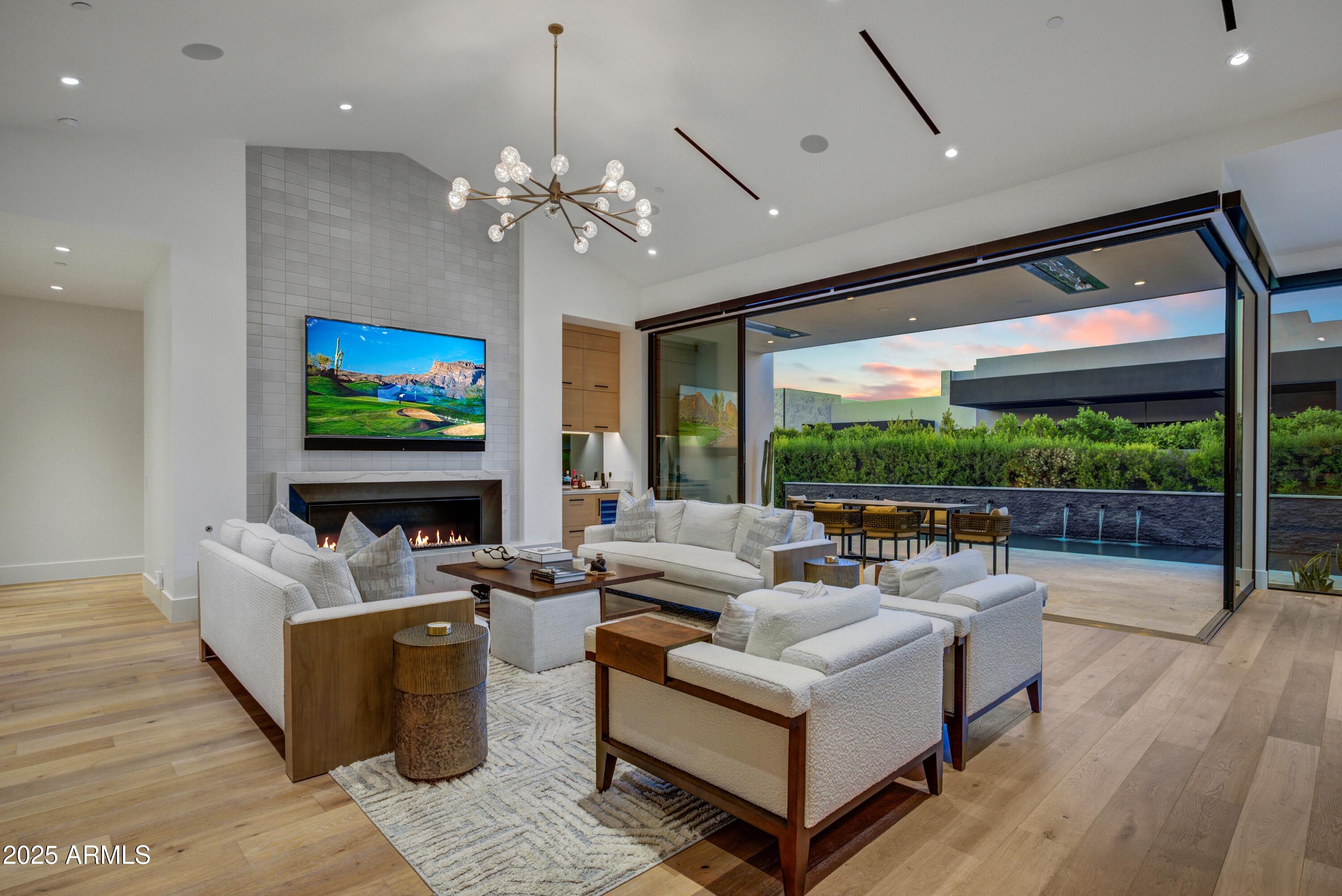 RITZ-CARLTON - Residential