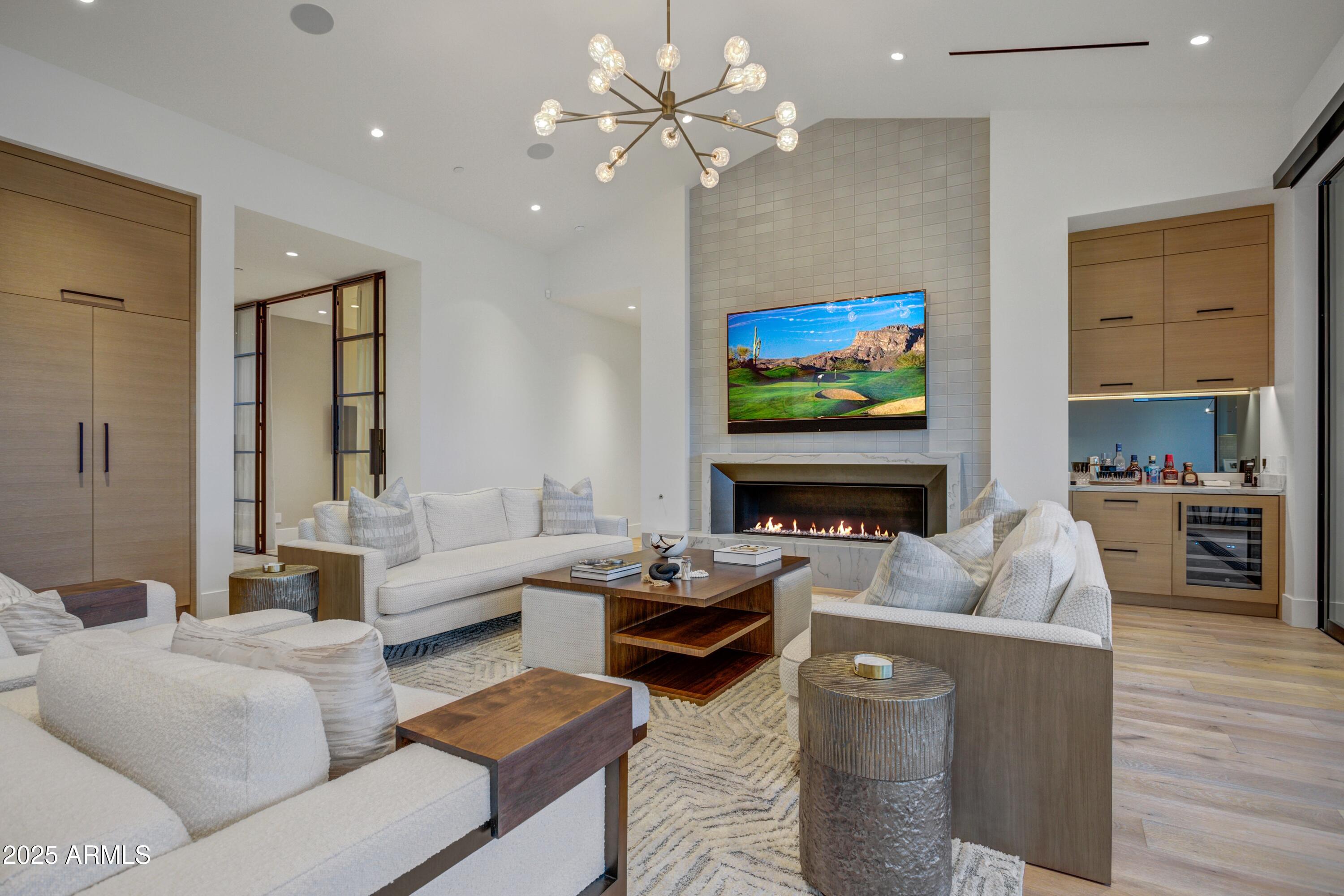 RITZ-CARLTON - Residential