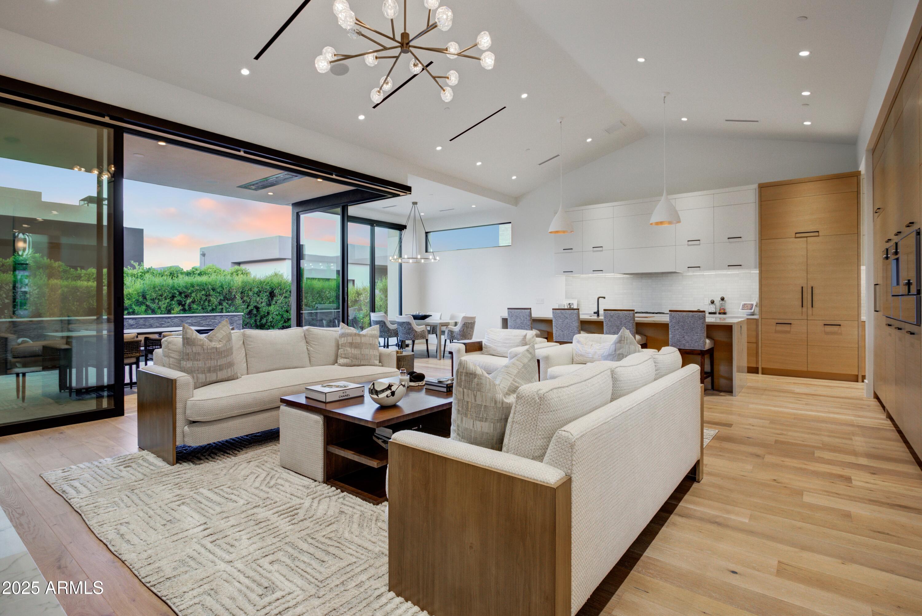 RITZ-CARLTON - Residential