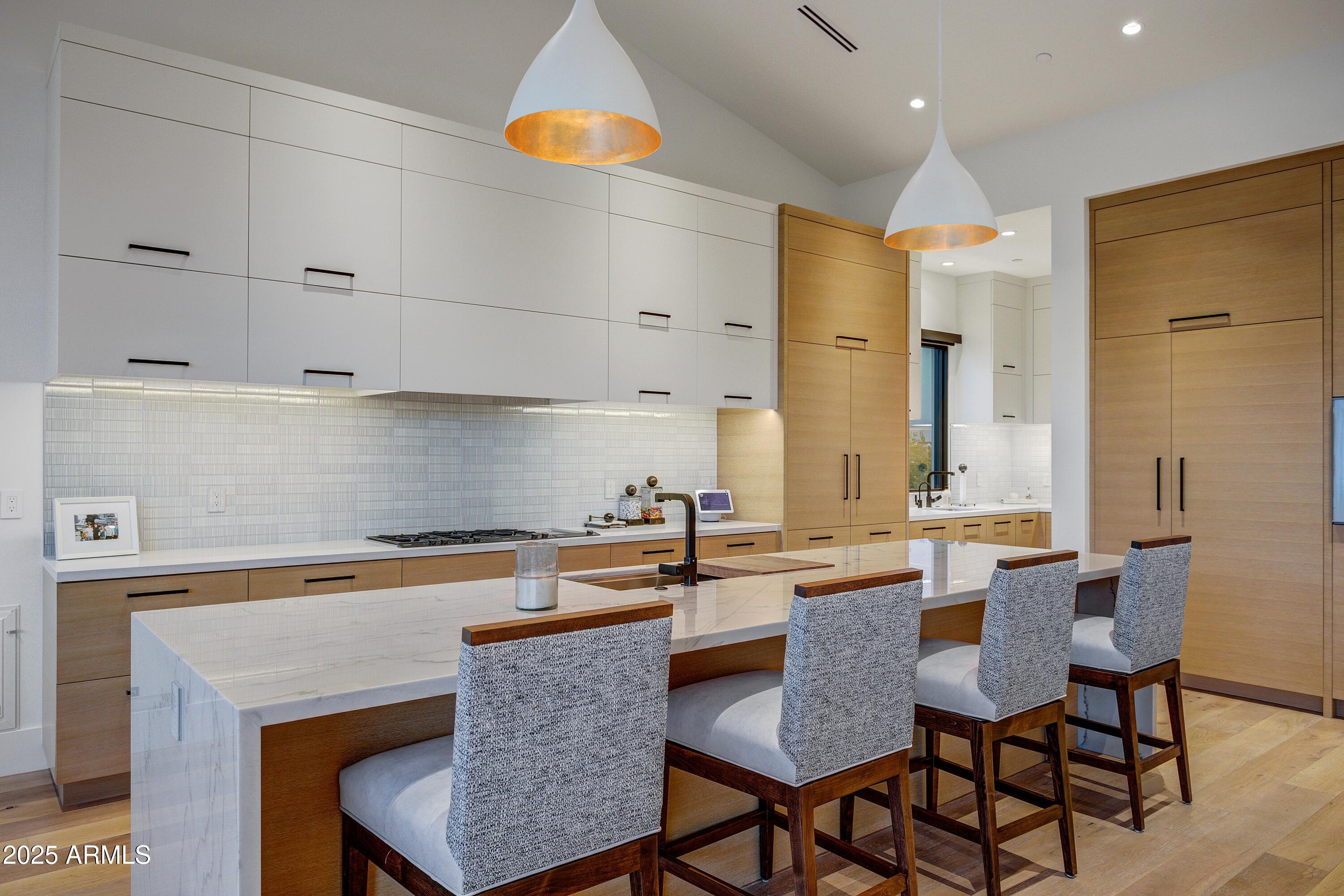 RITZ-CARLTON - Residential